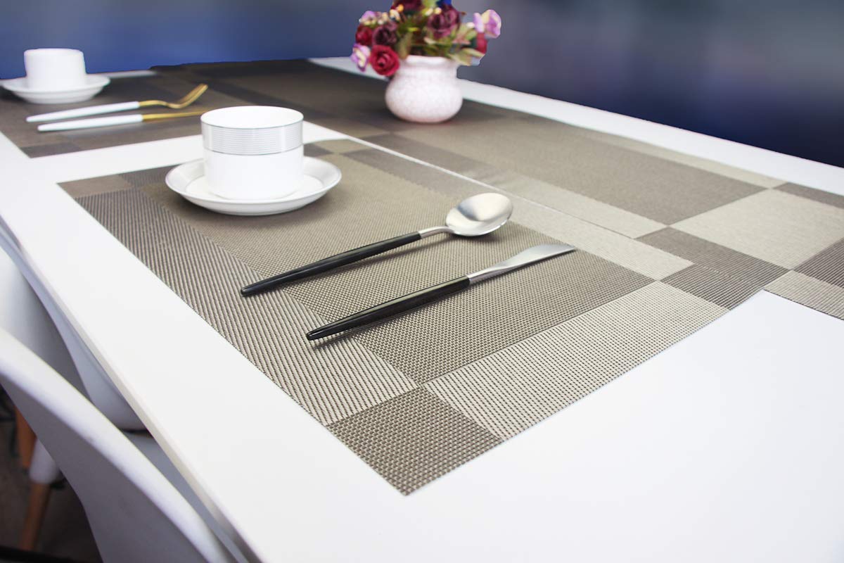 PIGCHCY Keilförmige Tischsets für den Esstisch, kreuzgewebt, waschbares Vinyl-Tischset, hitzebeständig, runde Tischsets, 4er-Set (Silbergrau)