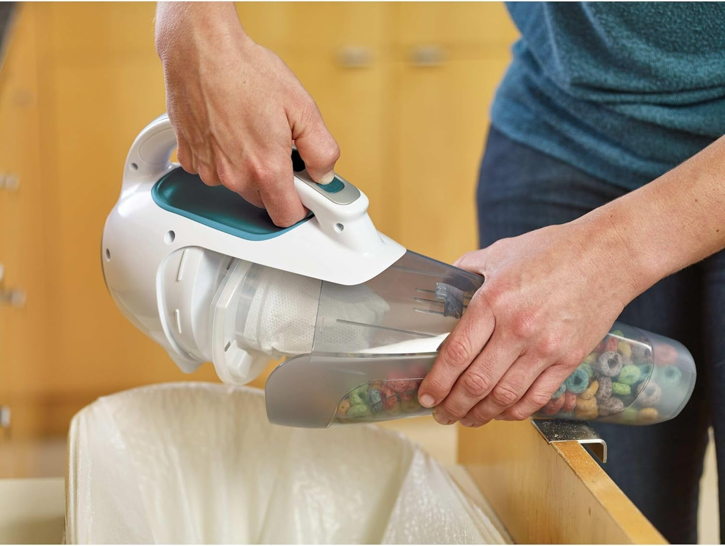 BLACK+DECKER dustbuster Cordless Handheld Vacuum, Home and Car Vacuum (HHVI315JO42)