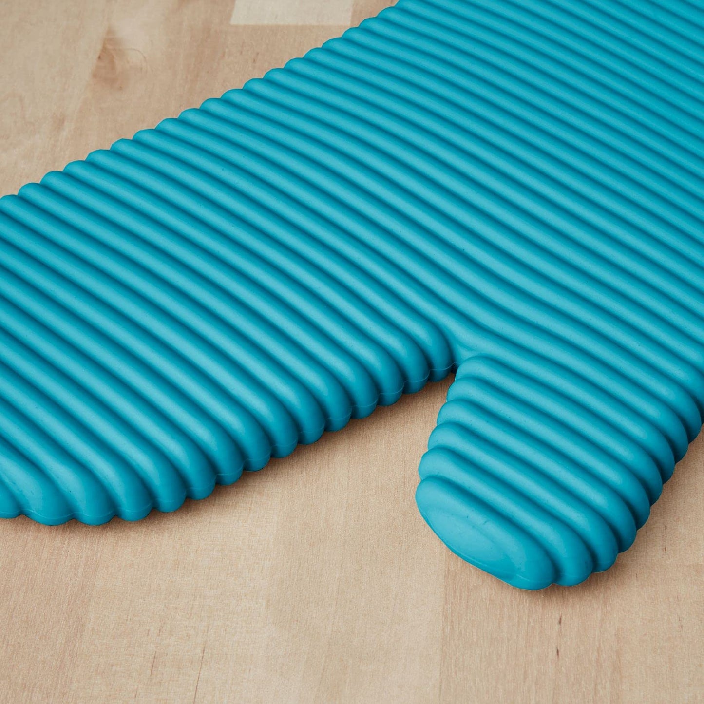KITCHENAID Ribbed Soft Silicone Oven Mitt 2-Pack Set, Matte Black, 7.5"x13"