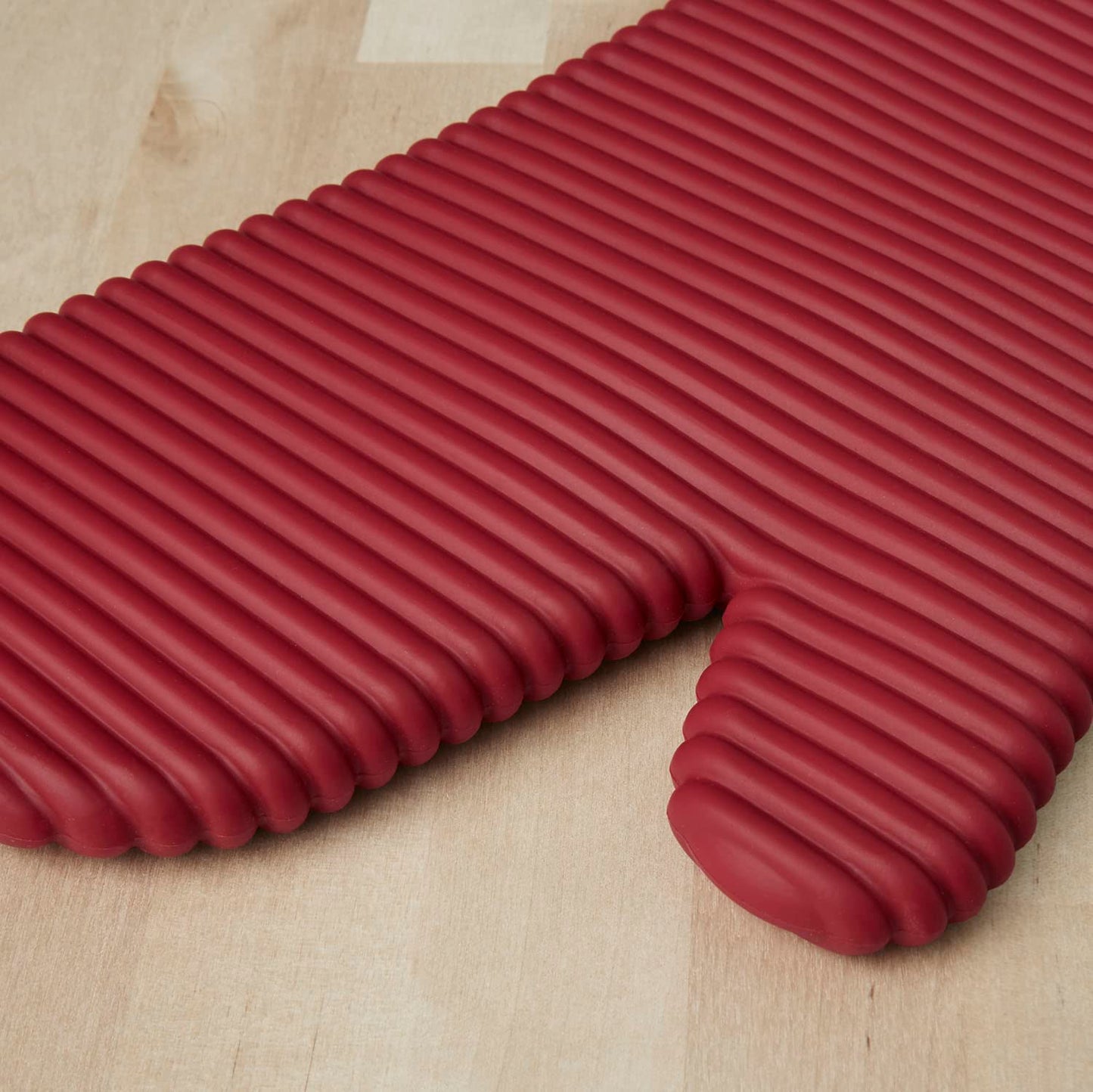 KITCHENAID Ribbed Soft Silicone Oven Mitt 2-Pack Set, Matte Black, 7.5"x13"