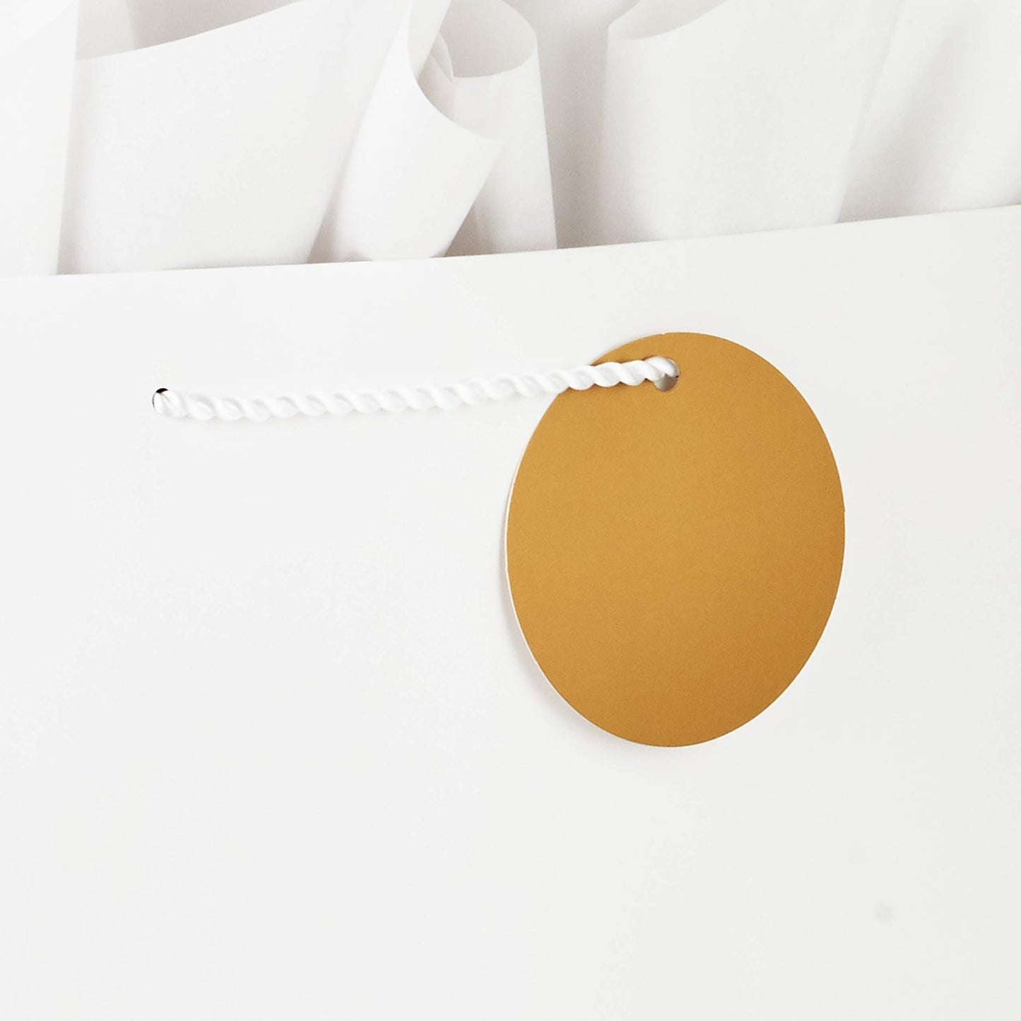 Sac cadeau extra large Hallmark de 17 po avec papier de soie (blanc à pois dorés) pour Noël, Hanoukka, mariages, fiançailles, fêtes prénuptiales, remises de diplômes, retraites, anniversaires, Saint-Valentin