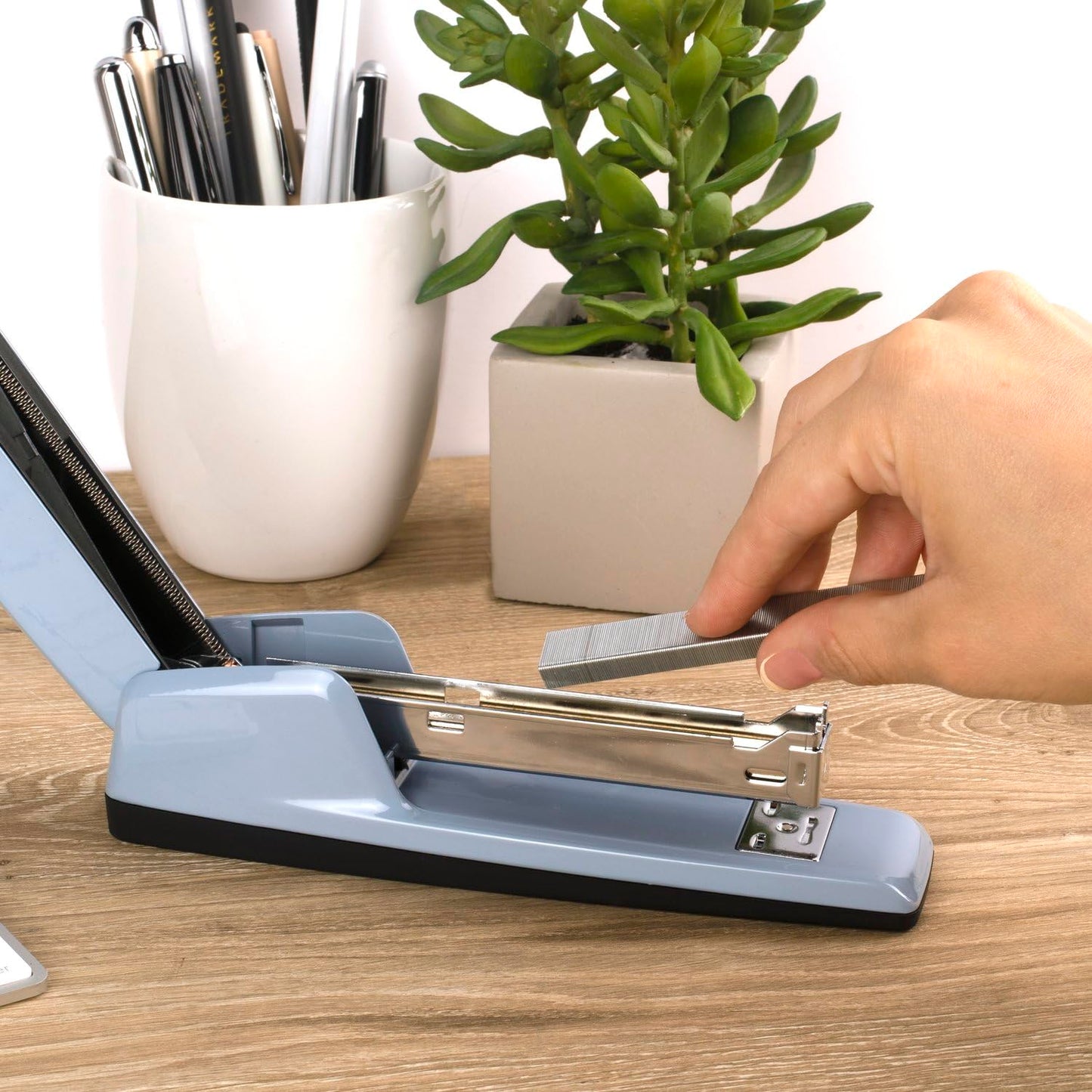 Swingline Stapler, 30 Sheet Capacity, 747 Business Stapler, Jam Free, Metal, Gold Chrome (74721)
