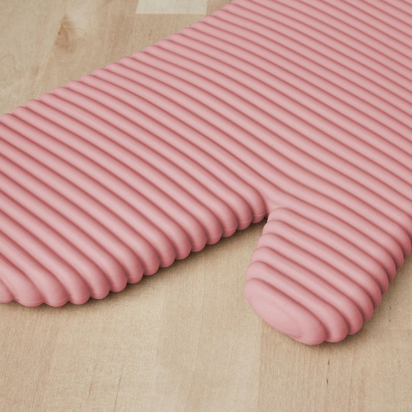 KITCHENAID Ribbed Soft Silicone Oven Mitt 2-Pack Set, Matte Black, 7.5"x13"