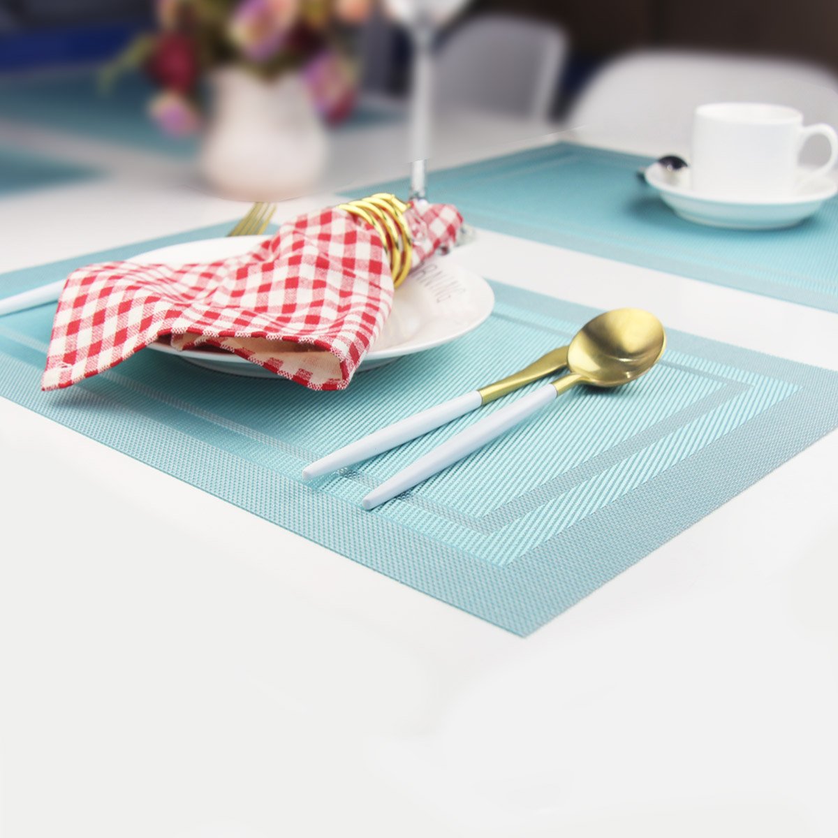 PIGCHCY Keilförmige Tischsets für den Esstisch, kreuzgewebt, waschbares Vinyl-Tischset, hitzebeständig, runde Tischsets, 4er-Set (Silbergrau)