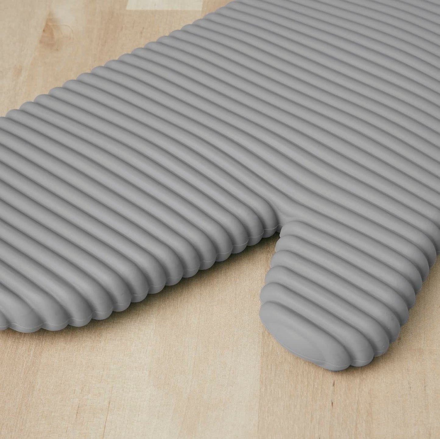 KITCHENAID Ribbed Soft Silicone Oven Mitt 2-Pack Set, Matte Black, 7.5"x13"