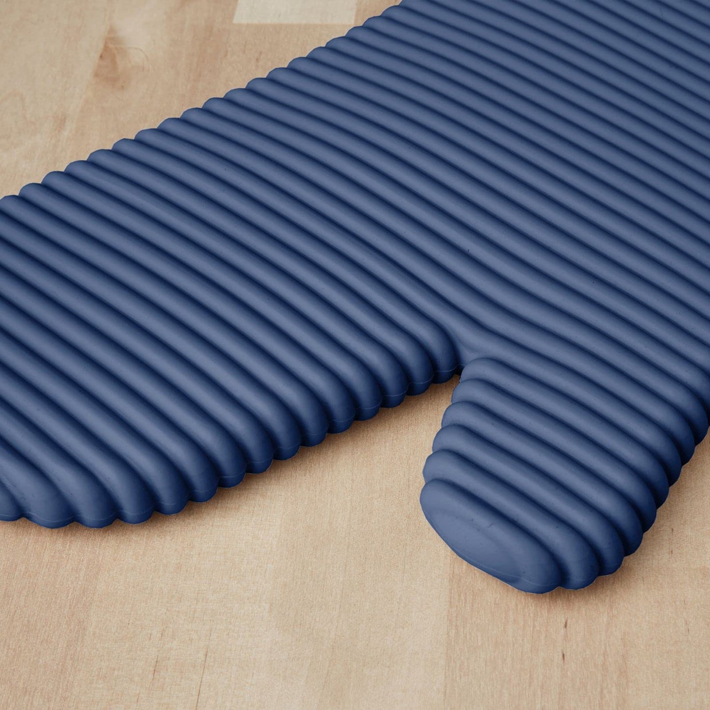 KITCHENAID Ribbed Soft Silicone Oven Mitt 2-Pack Set, Matte Black, 7.5"x13"