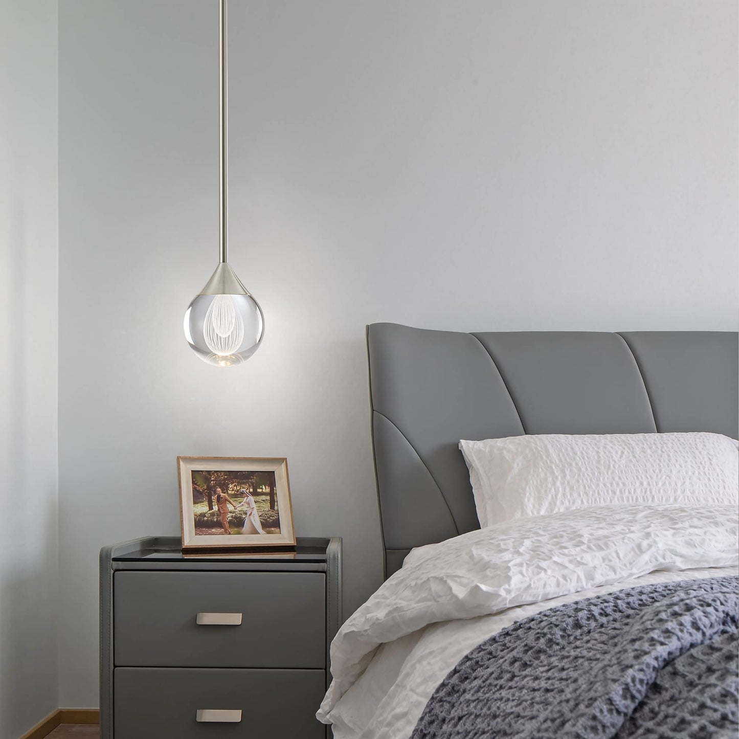 3-flammige Kristall-Pendelleuchte in Tropfenform, dimmbare LED-Hängeleuchte in Kristallkugelform, moderne Deckenpendelbeleuchtung für Kücheninsel, Esszimmer, Schlafzimmer, Bar, 3000 K, 24 W, gebürstetes Messing