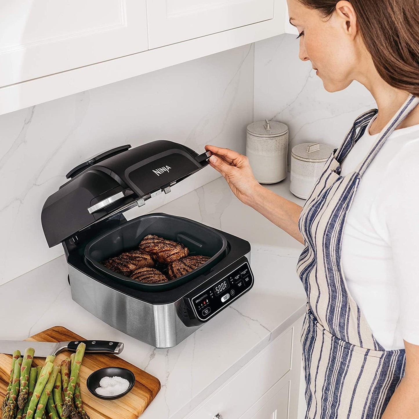 Ninja Foodi 4qt 5-in-1-Innengrill und Heißluftfritteuse - AG301
