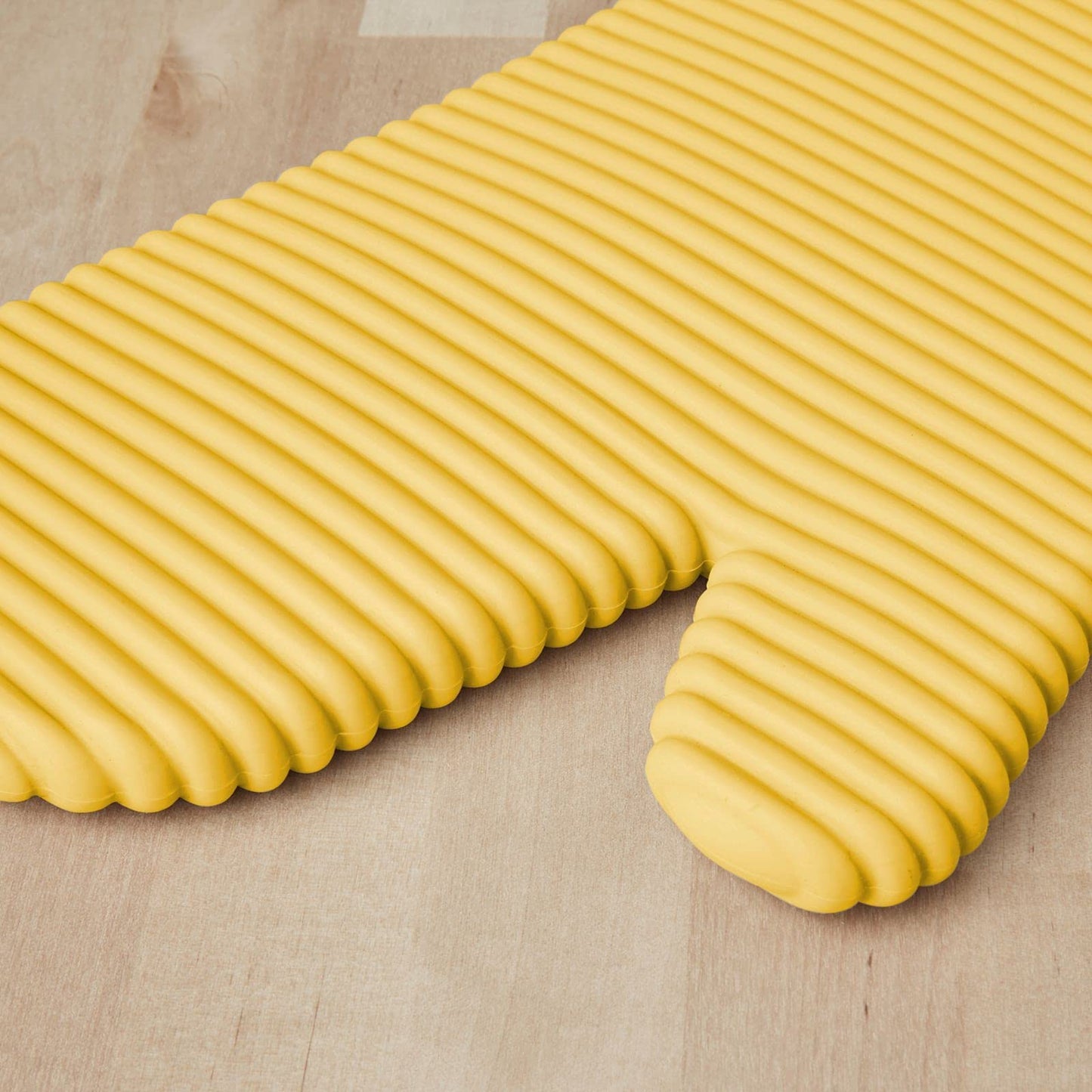 KITCHENAID Ribbed Soft Silicone Oven Mitt 2-Pack Set, Matte Black, 7.5"x13"