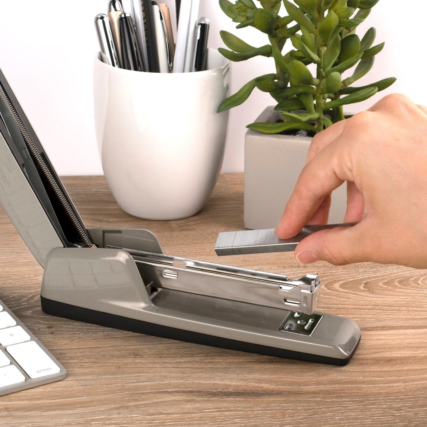 Swingline Stapler, 30 Sheet Capacity, 747 Business Stapler, Jam Free, Metal, Gold Chrome (74721)