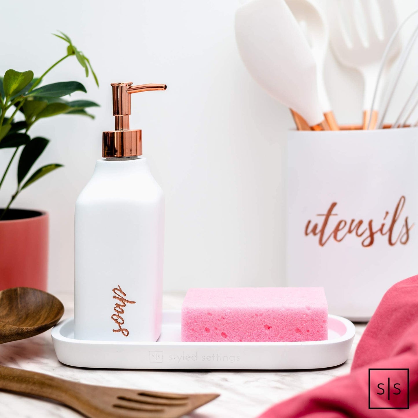 Ensemble d'ustensiles de cuisine en bois – Ensemble de 8 pièces comprenant des ustensiles de cuisine en bois et en or, un porte-ustensiles blanc et un repose-cuillère en bois – Ustensiles de cuisine durables et élégants pour cuisiner et servir