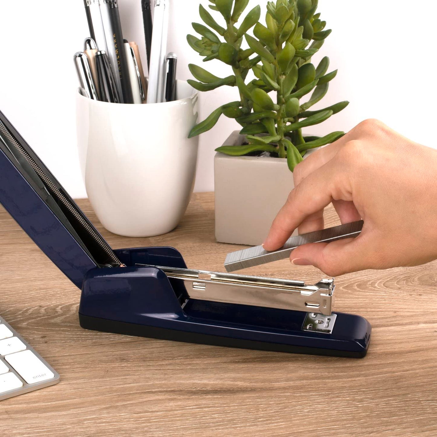 Swingline Stapler, 30 Sheet Capacity, 747 Business Stapler, Jam Free, Metal, Gold Chrome (74721)