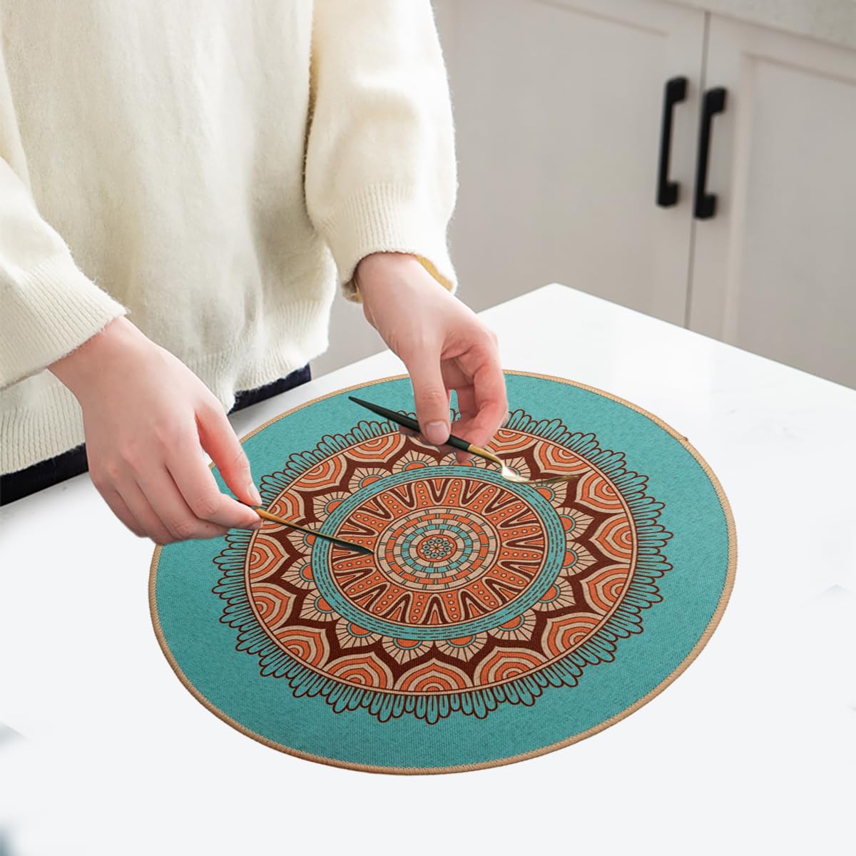 PIGCHCY Keilförmige Tischsets für den Esstisch, kreuzgewebt, waschbares Vinyl-Tischset, hitzebeständig, runde Tischsets, 4er-Set (Silbergrau)