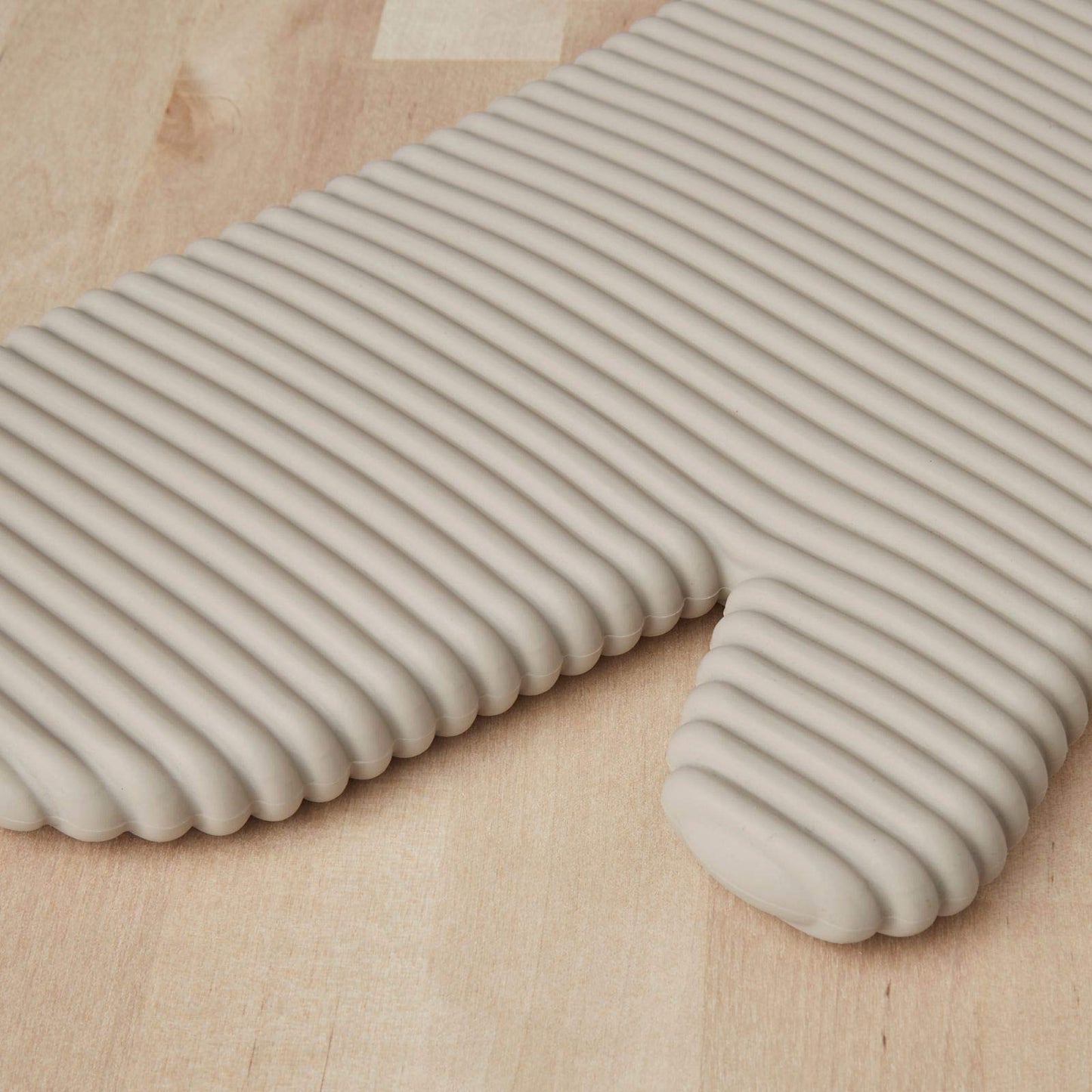 KITCHENAID Ribbed Soft Silicone Oven Mitt 2-Pack Set, Matte Black, 7.5"x13"