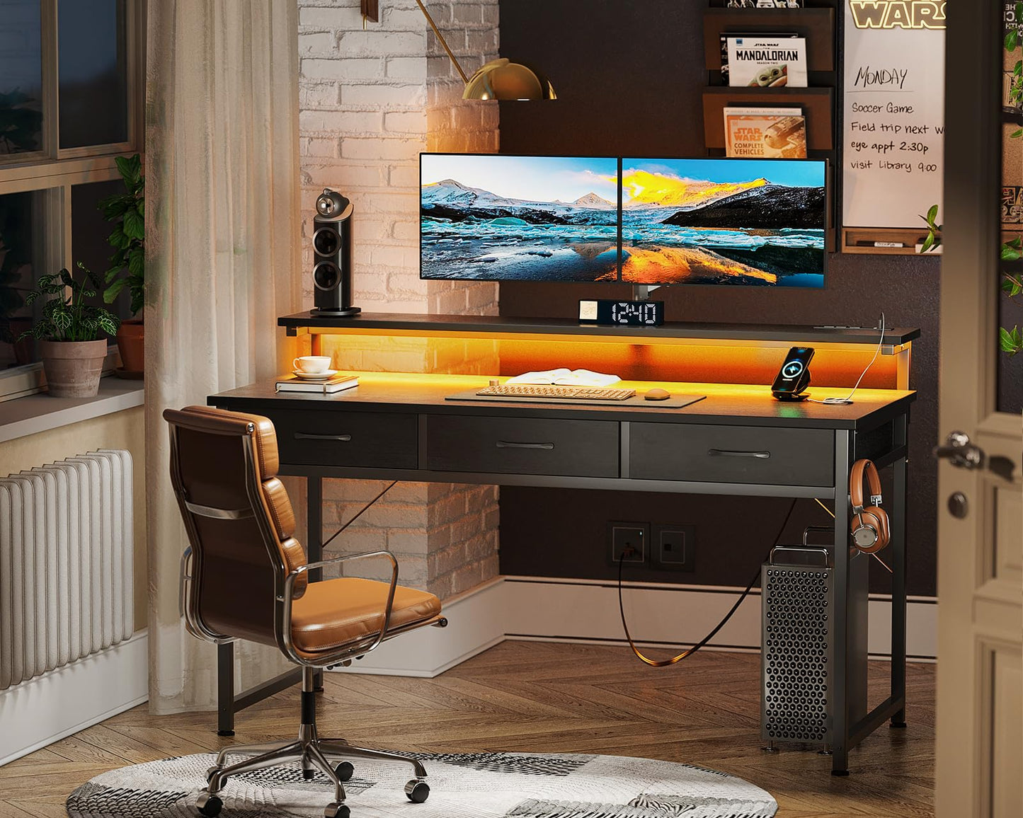 ODK 54-Zoll-Computertisch mit 3 Schubladen und USB-Steckdosen, Home-Office-Schreibtische mit LED-Leuchten und verstellbarem Monitorständer, Arbeiten von zu Hause, moderner Arbeits-/Schreib-/Studiertisch für Schlafzimmer, Schwarz