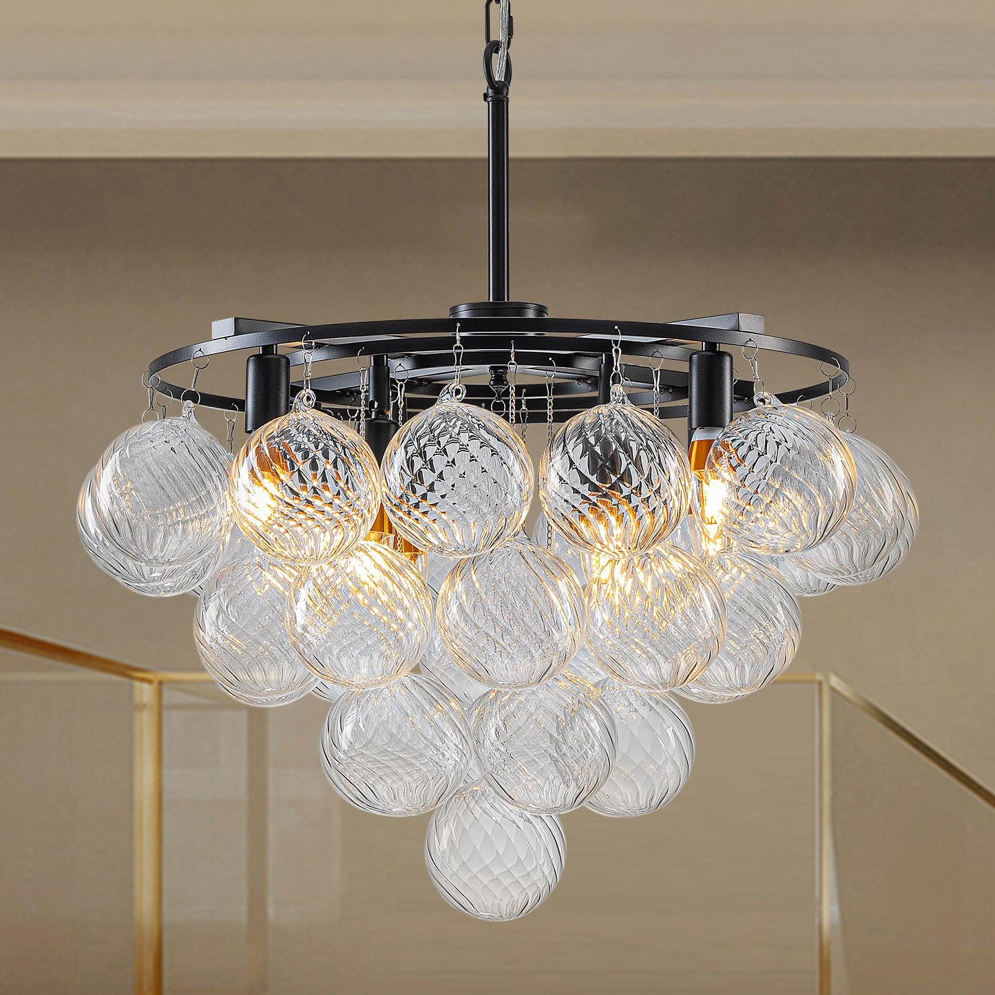 Goldfarbener mehrstufiger Glaskugel-Blasen-Kronleuchter, runder Kronleuchter aus gewirbeltem Glas, klares geblasenes Glas, 8-flammige Pendelleuchte mit 24 Zoll Durchmesser für Schlafzimmer und Restaurant