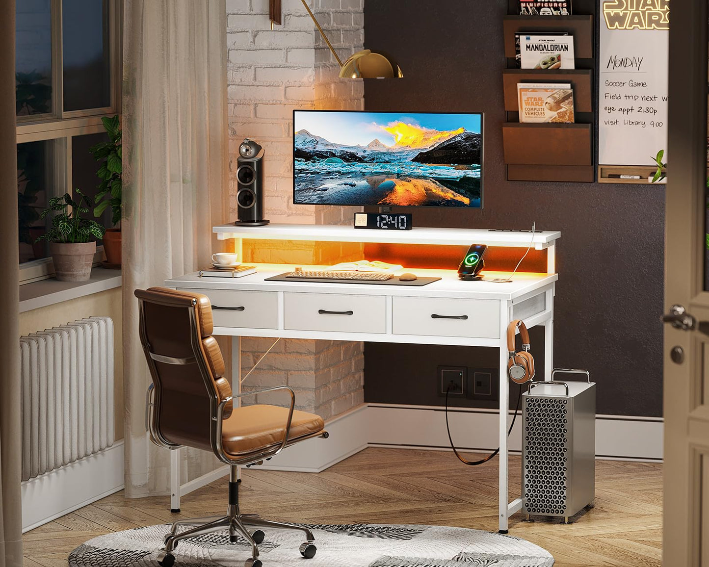 ODK 54-Zoll-Computertisch mit 3 Schubladen und USB-Steckdosen, Home-Office-Schreibtische mit LED-Leuchten und verstellbarem Monitorständer, Arbeiten von zu Hause, moderner Arbeits-/Schreib-/Studiertisch für Schlafzimmer, Schwarz