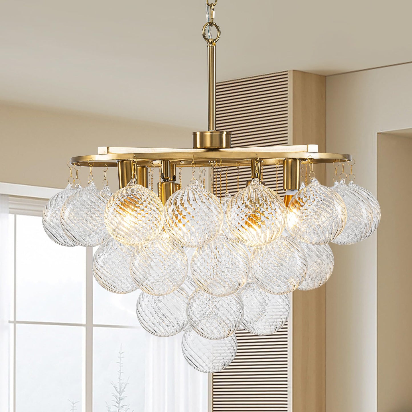 Goldfarbener mehrstufiger Glaskugel-Blasen-Kronleuchter, runder Kronleuchter aus gewirbeltem Glas, klares geblasenes Glas, 8-flammige Pendelleuchte mit 24 Zoll Durchmesser für Schlafzimmer und Restaurant