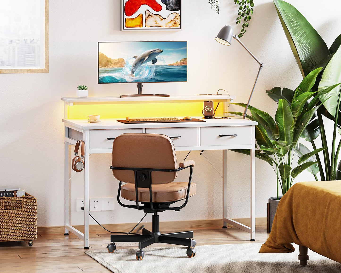 ODK 54-Zoll-Computertisch mit 3 Schubladen und USB-Steckdosen, Home-Office-Schreibtische mit LED-Leuchten und verstellbarem Monitorständer, Arbeiten von zu Hause, moderner Arbeits-/Schreib-/Studiertisch für Schlafzimmer, Schwarz