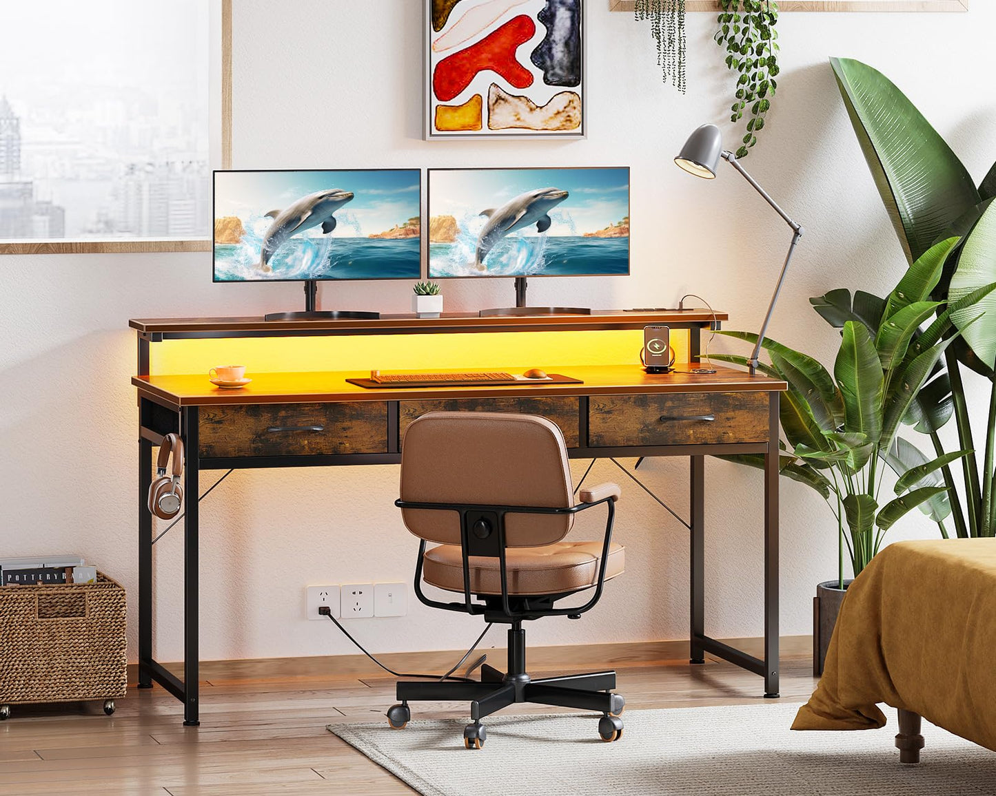 ODK 54-Zoll-Computertisch mit 3 Schubladen und USB-Steckdosen, Home-Office-Schreibtische mit LED-Leuchten und verstellbarem Monitorständer, Arbeiten von zu Hause, moderner Arbeits-/Schreib-/Studiertisch für Schlafzimmer, Schwarz