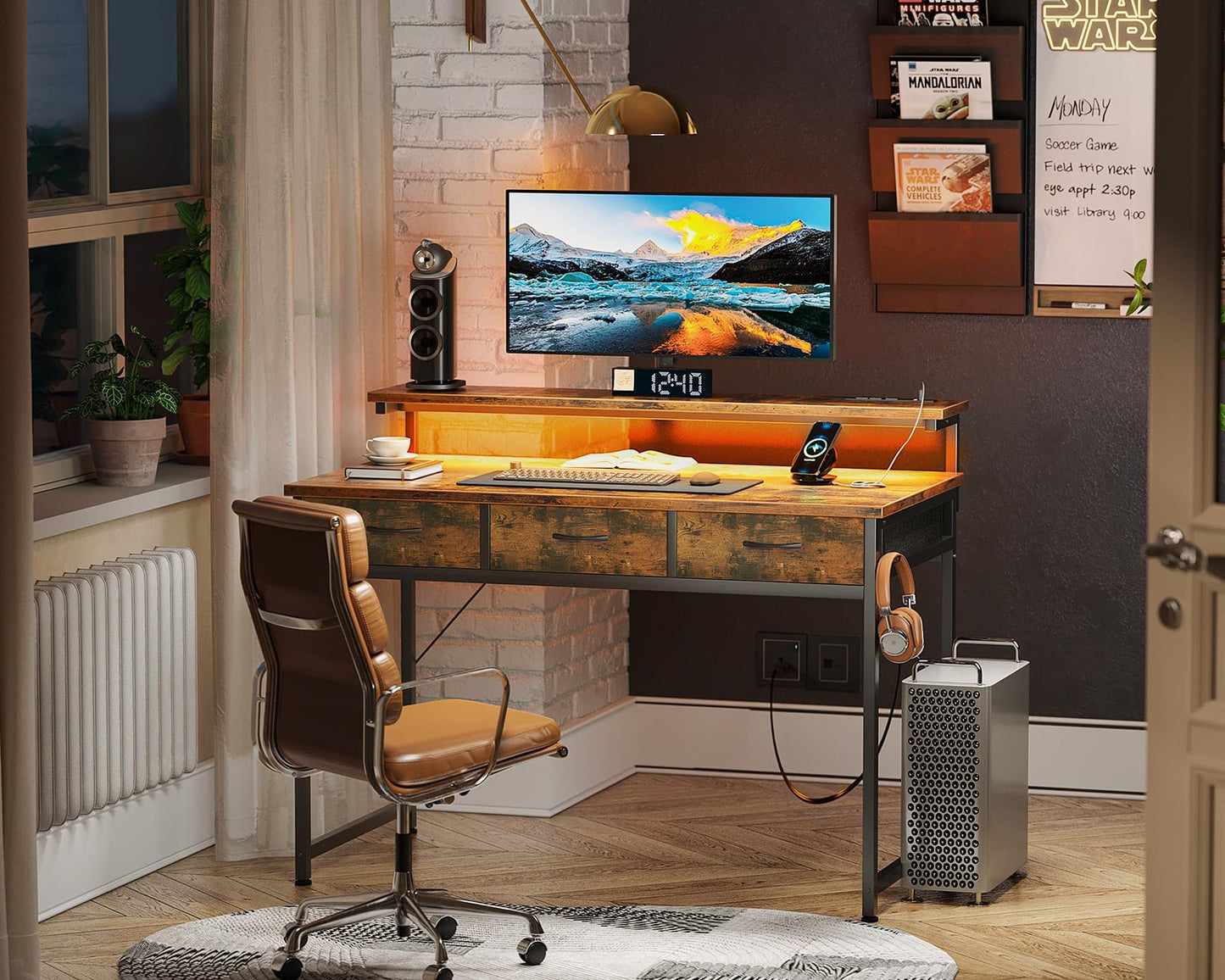 ODK 54-Zoll-Computertisch mit 3 Schubladen und USB-Steckdosen, Home-Office-Schreibtische mit LED-Leuchten und verstellbarem Monitorständer, Arbeiten von zu Hause, moderner Arbeits-/Schreib-/Studiertisch für Schlafzimmer, Schwarz