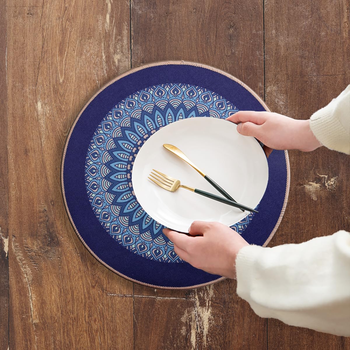 PIGCHCY Keilförmige Tischsets für den Esstisch, kreuzgewebt, waschbares Vinyl-Tischset, hitzebeständig, runde Tischsets, 4er-Set (Silbergrau)