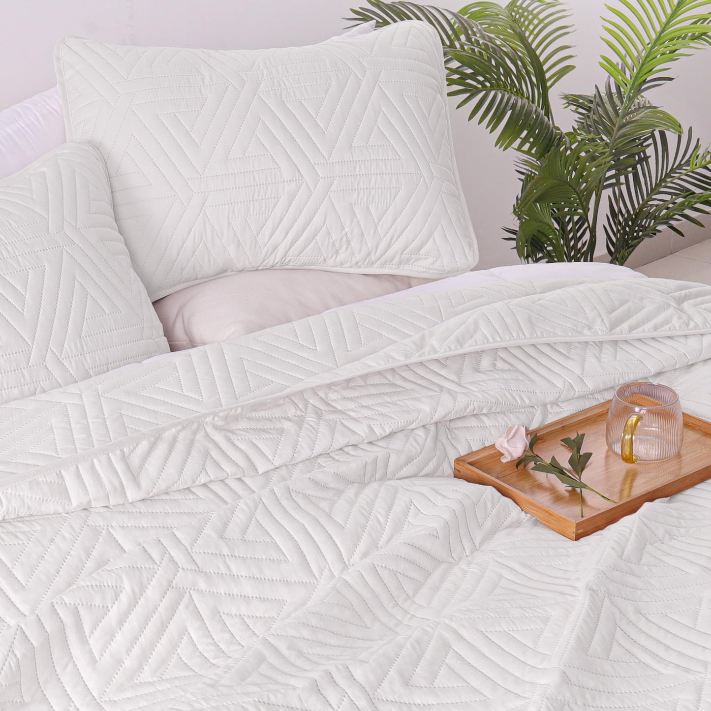 Whale Flotilla Soft Full/Queen Size Quilt Set for All Seasons, 3-Piece Ultrasonic Geometric Quilts Bedding Set, Lightweight Reversible Bedspread, Coverlet, Bed Cover with 2 Pillow Shams, Orange