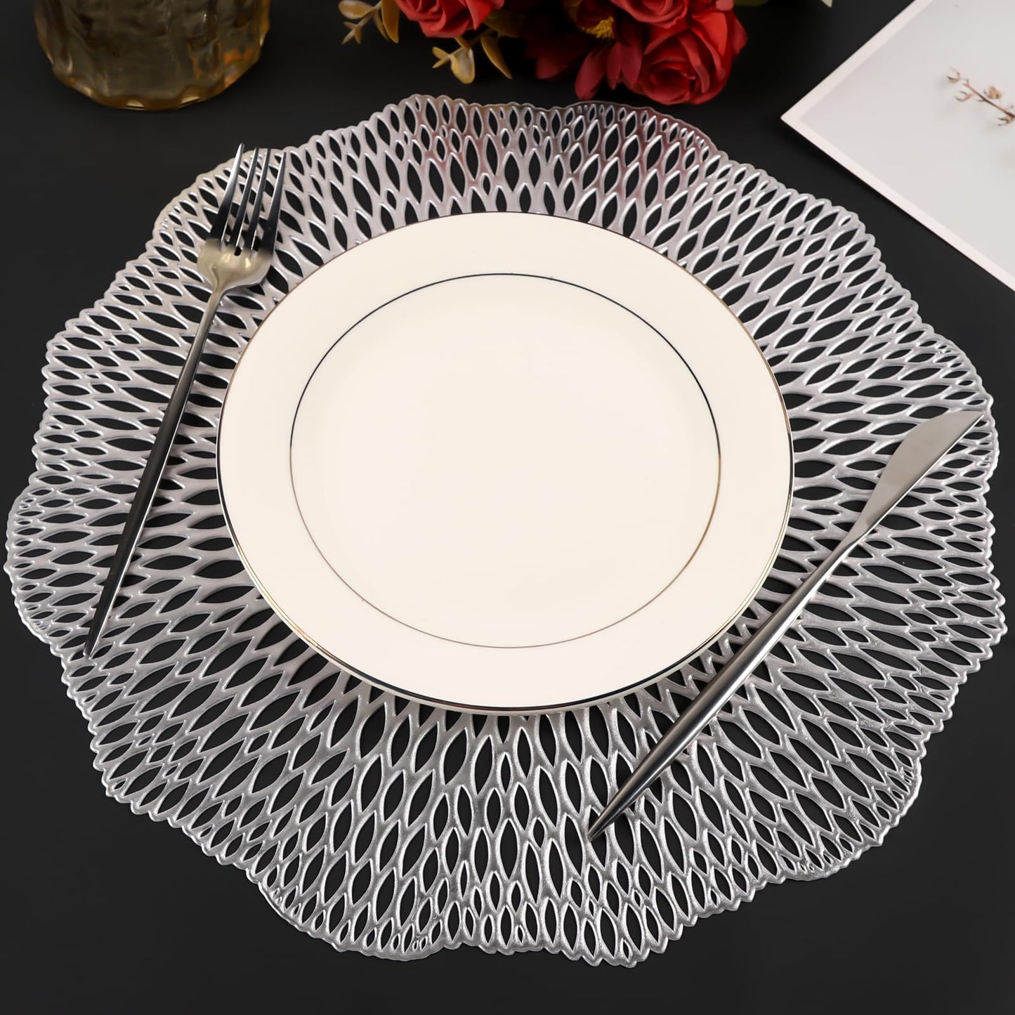 Tischsets, 6er-Set, runde Tischsets mit ausgehöhlten Blumen für den Esstisch, gepresstes Vinyl, Tischsets mit blühenden Blättern für Feiertage, Partys, Hochzeiten, Akzente, Tafelaufsätze, Tischdekoration (Gold)
