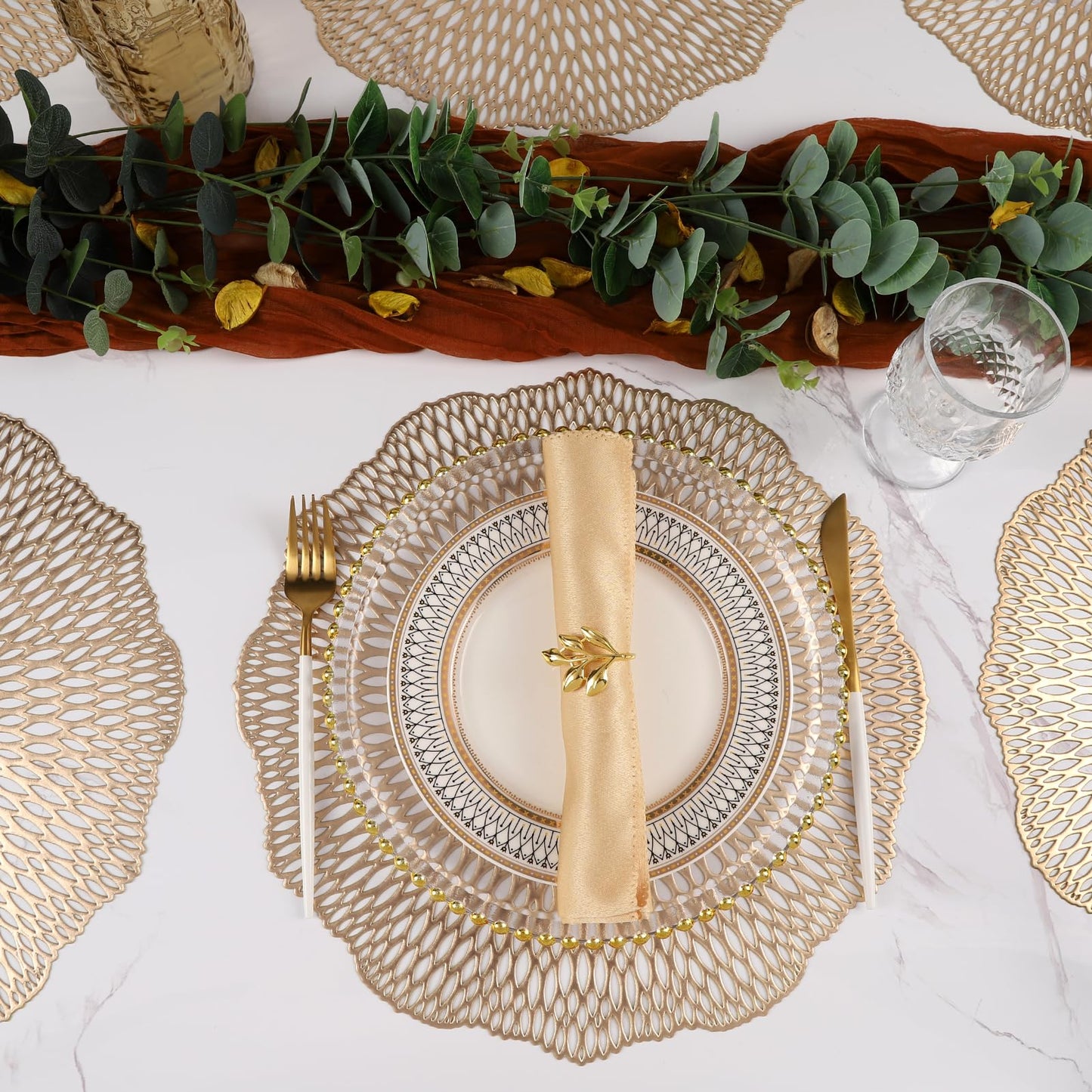 Tischsets, 6er-Set, runde Tischsets mit ausgehöhlten Blumen für den Esstisch, gepresstes Vinyl, Tischsets mit blühenden Blättern für Feiertage, Partys, Hochzeiten, Akzente, Tafelaufsätze, Tischdekoration (Gold)