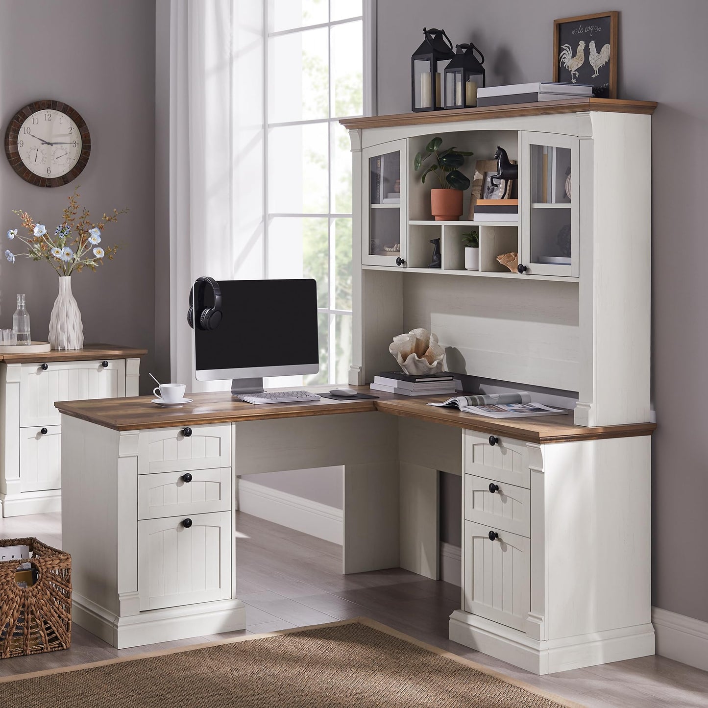 OKD 60-Zoll-Chefschreibtisch mit Schubladen, Home-Office-Schreibtisch im Landhausstil mit Ladestation, Tastaturablage, Aktenschrank-Aufbewahrung, Holz-Computertisch für Arbeit und Studium, Antikweiß