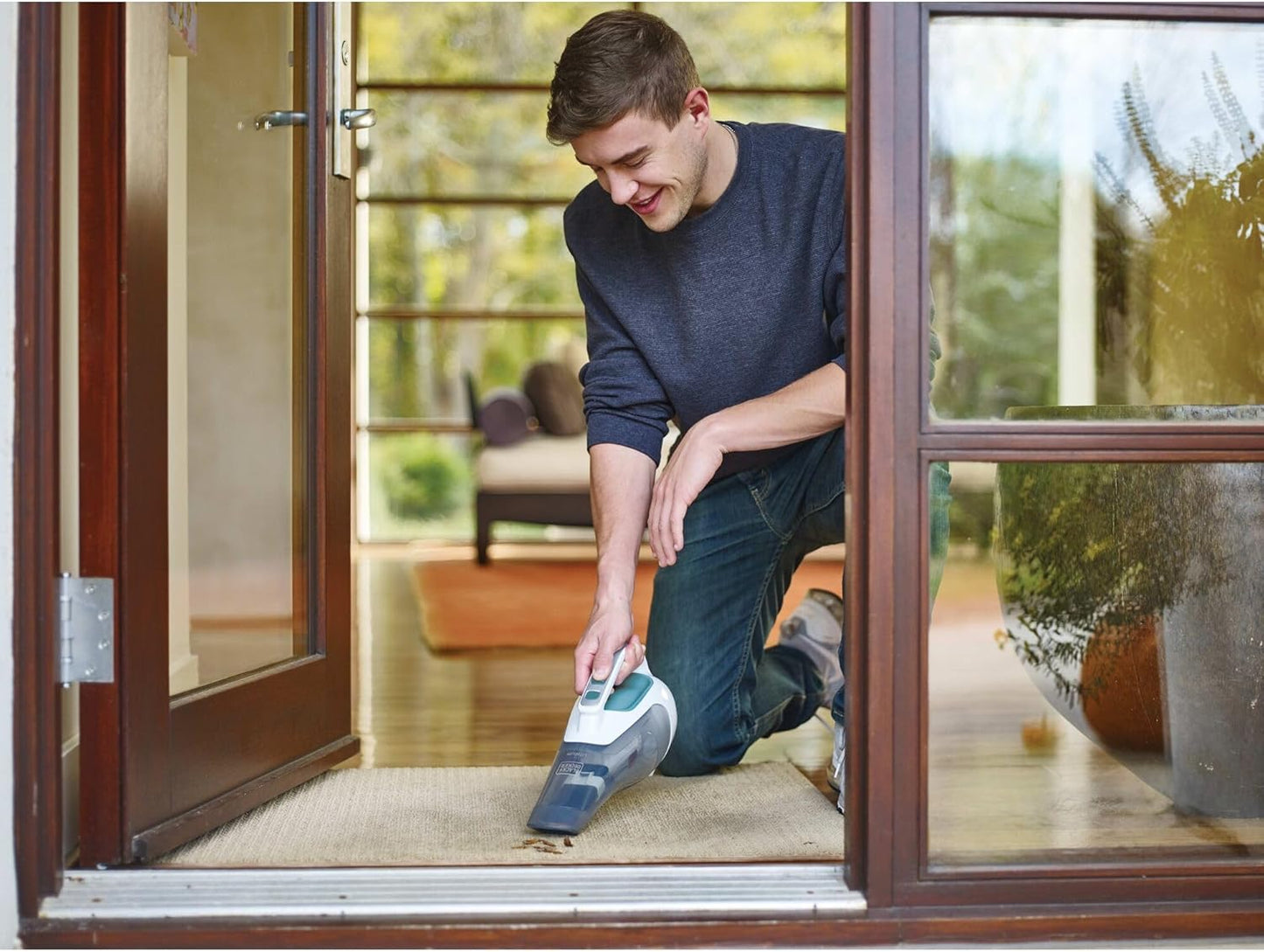 BLACK+DECKER dustbuster Cordless Handheld Vacuum, Home and Car Vacuum (HHVI315JO42)