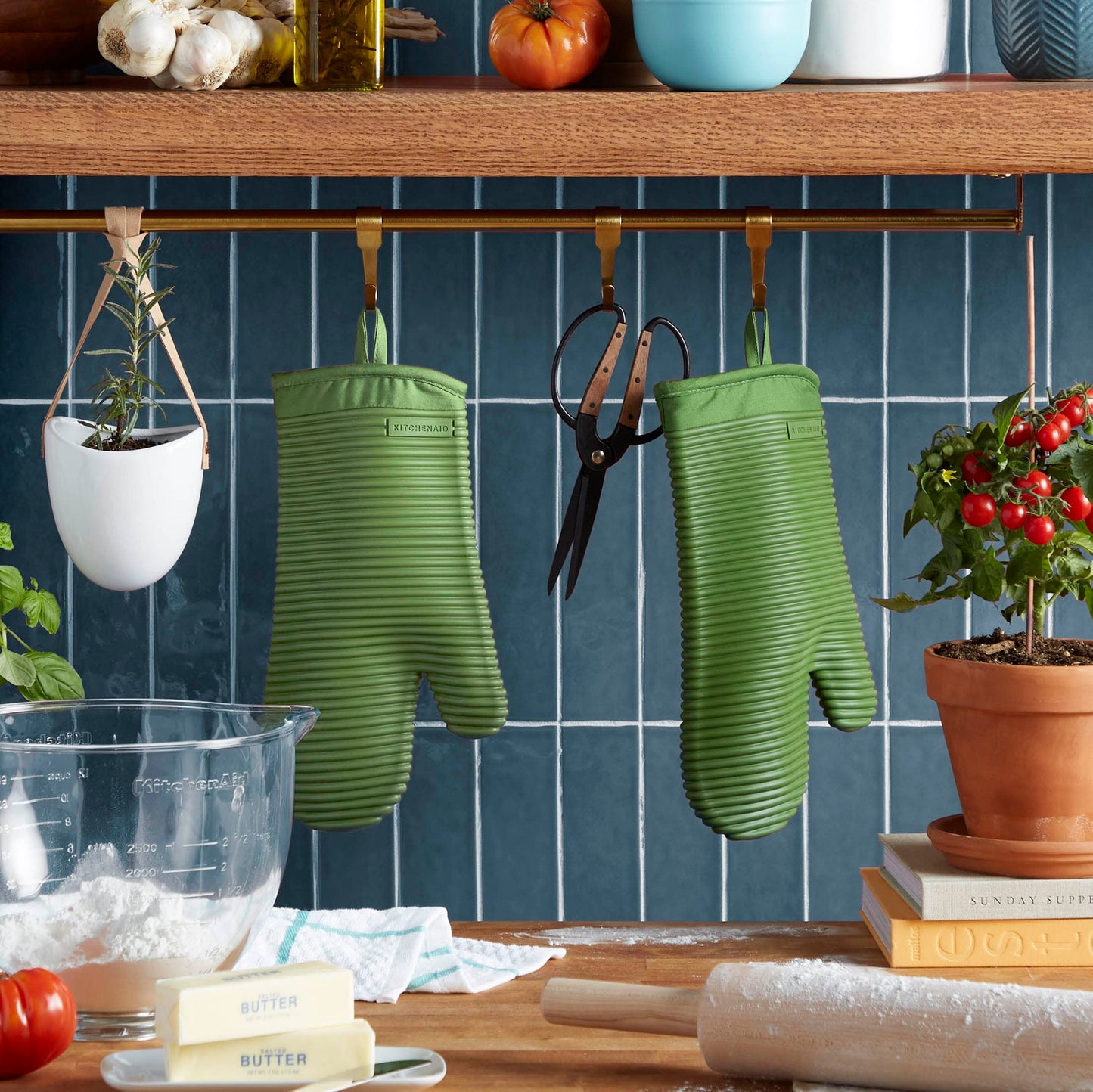 KITCHENAID Ribbed Soft Silicone Oven Mitt 2-Pack Set, Matte Black, 7.5"x13"