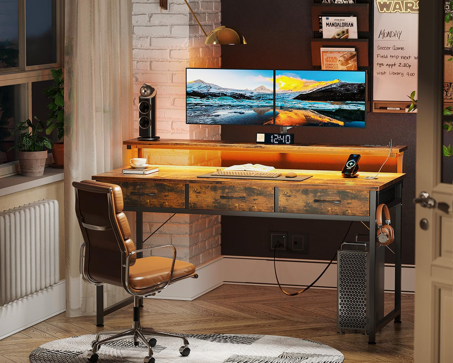 ODK 54-Zoll-Computertisch mit 3 Schubladen und USB-Steckdosen, Home-Office-Schreibtische mit LED-Leuchten und verstellbarem Monitorständer, Arbeiten von zu Hause, moderner Arbeits-/Schreib-/Studiertisch für Schlafzimmer, Schwarz