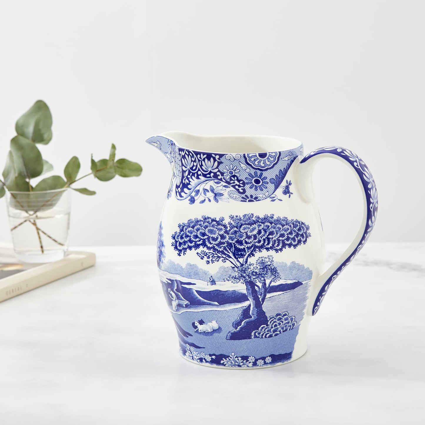 Blauer italienischer Krug von Spode | 3,5 Pint Fassungsvermögen | Wohndekor für Kaminsims oder Tafelaufsatz | Verwendung als Wasserkrug oder Blumenvase | Aus feinem Porzellan | Spülmaschinenfest