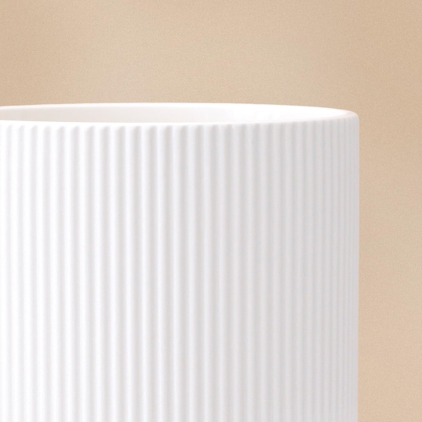 Ensemble d'ustensiles de cuisine en bois – Ensemble de 8 pièces comprenant des ustensiles de cuisine en bois et en or, un porte-ustensiles blanc et un repose-cuillère en bois – Ustensiles de cuisine durables et élégants pour cuisiner et servir