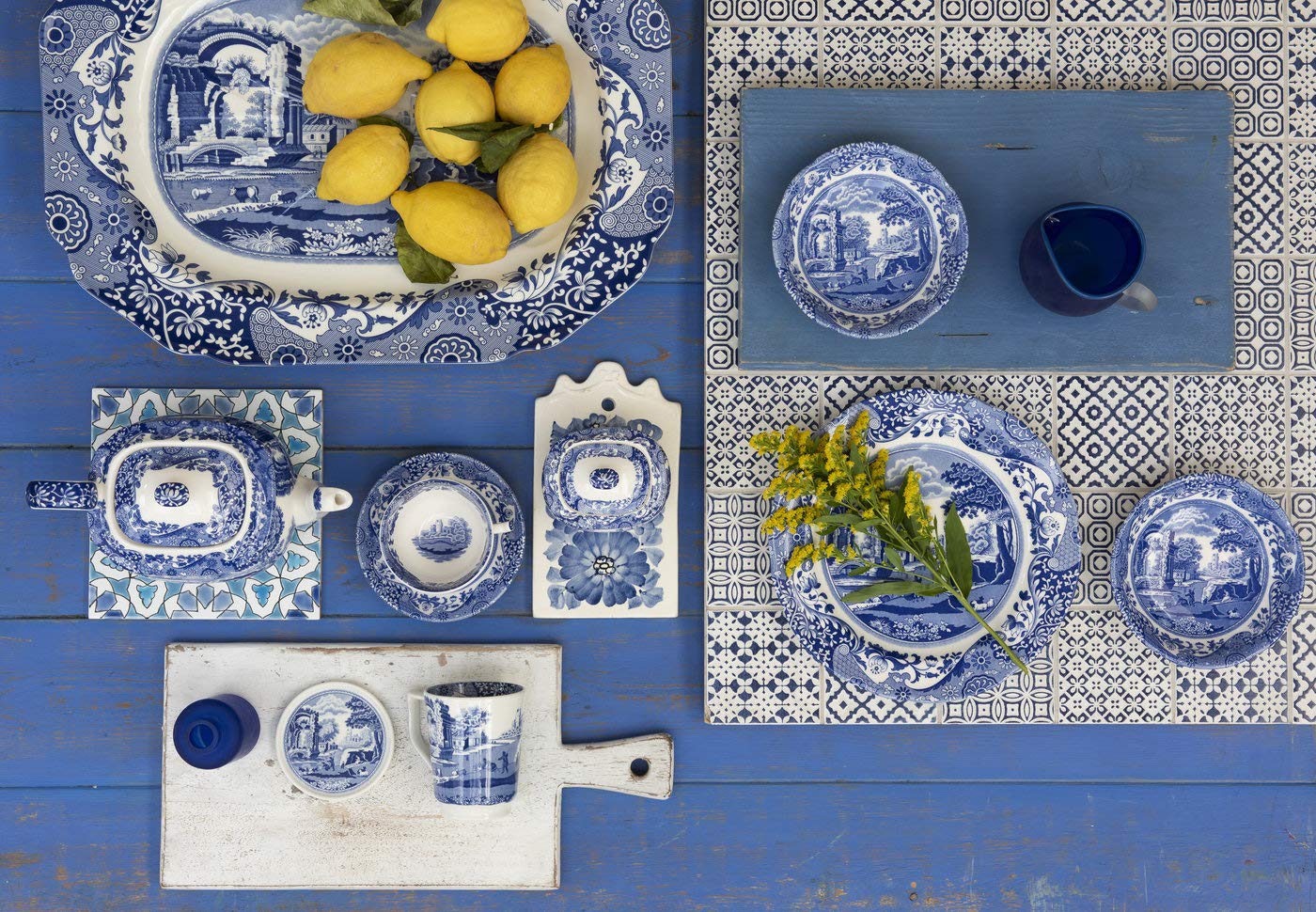 Sechseckige Vase aus der Portmeirion Blue Italian Collection | 10,5 Zoll hoch | Tischdekoration für Zuhause, Wohnzimmer und Kaminsims | Blau und Weiß | Aus Porzellan
