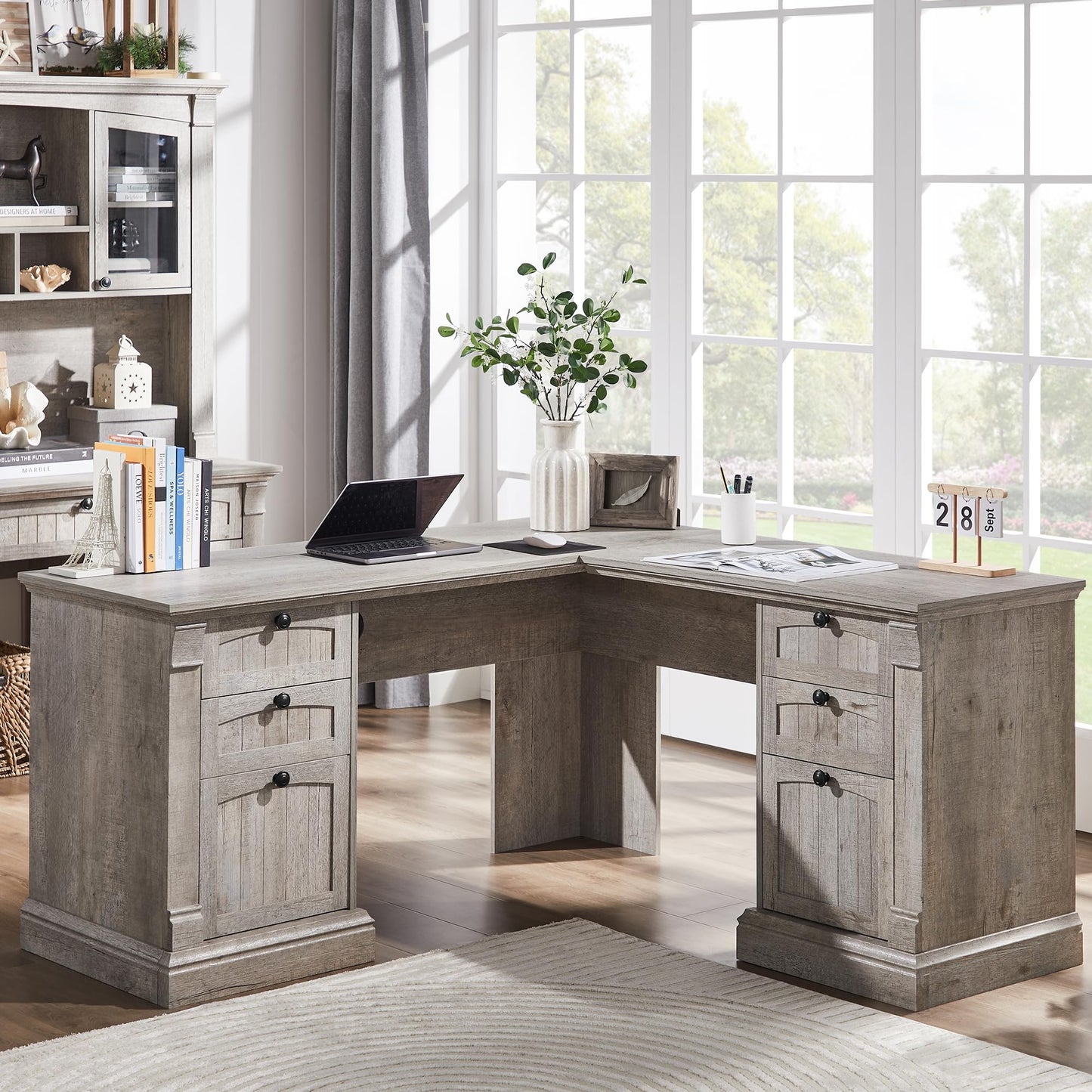 OKD 60-Zoll-Chefschreibtisch mit Schubladen, Home-Office-Schreibtisch im Landhausstil mit Ladestation, Tastaturablage, Aktenschrank-Aufbewahrung, Holz-Computertisch für Arbeit und Studium, Antikweiß