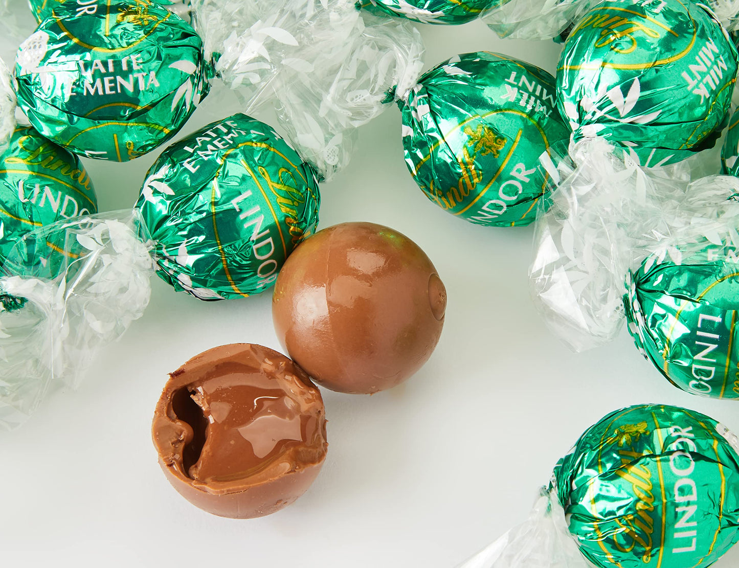 Lindt LINDOR Milk Chocolate Candy Truffles, Milk Chocolate with Smooth, Melting Truffle Center, 25.4 oz., 60 Count