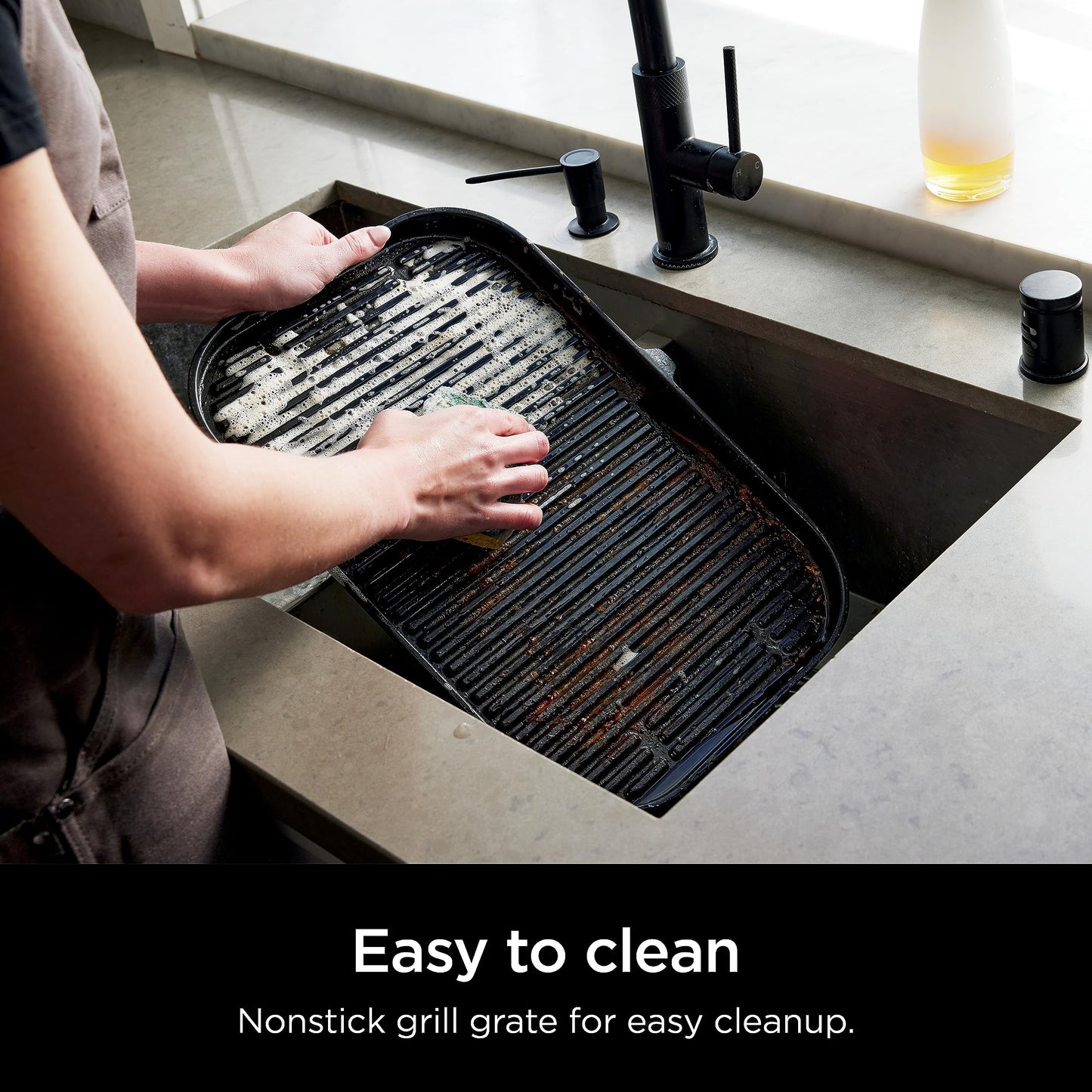 Ninja OG951 Woodfire Pro Connect Premium XL Outdoor Grill & Smoker, Bluetooth, App Enabled, 7-in-1 Master Grill, BBQ Smoker, Outdoor Air Fryer, Woodfire Technology, 2 Built-In Thermometers, Black