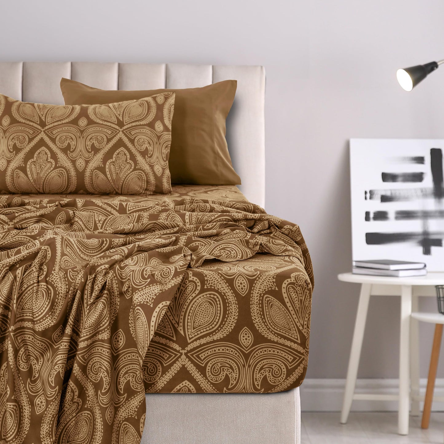 LUX Decor Paisley King-Bettlaken-Set, 6-teilig, weiche, knitterfreie Mikrofaser-Bettlaken – luxuriös bedruckte Bettlaken, inklusive Bettlaken, Spannbettlaken mit tiefen Taschen und 4 Kissenbezügen – Taupe