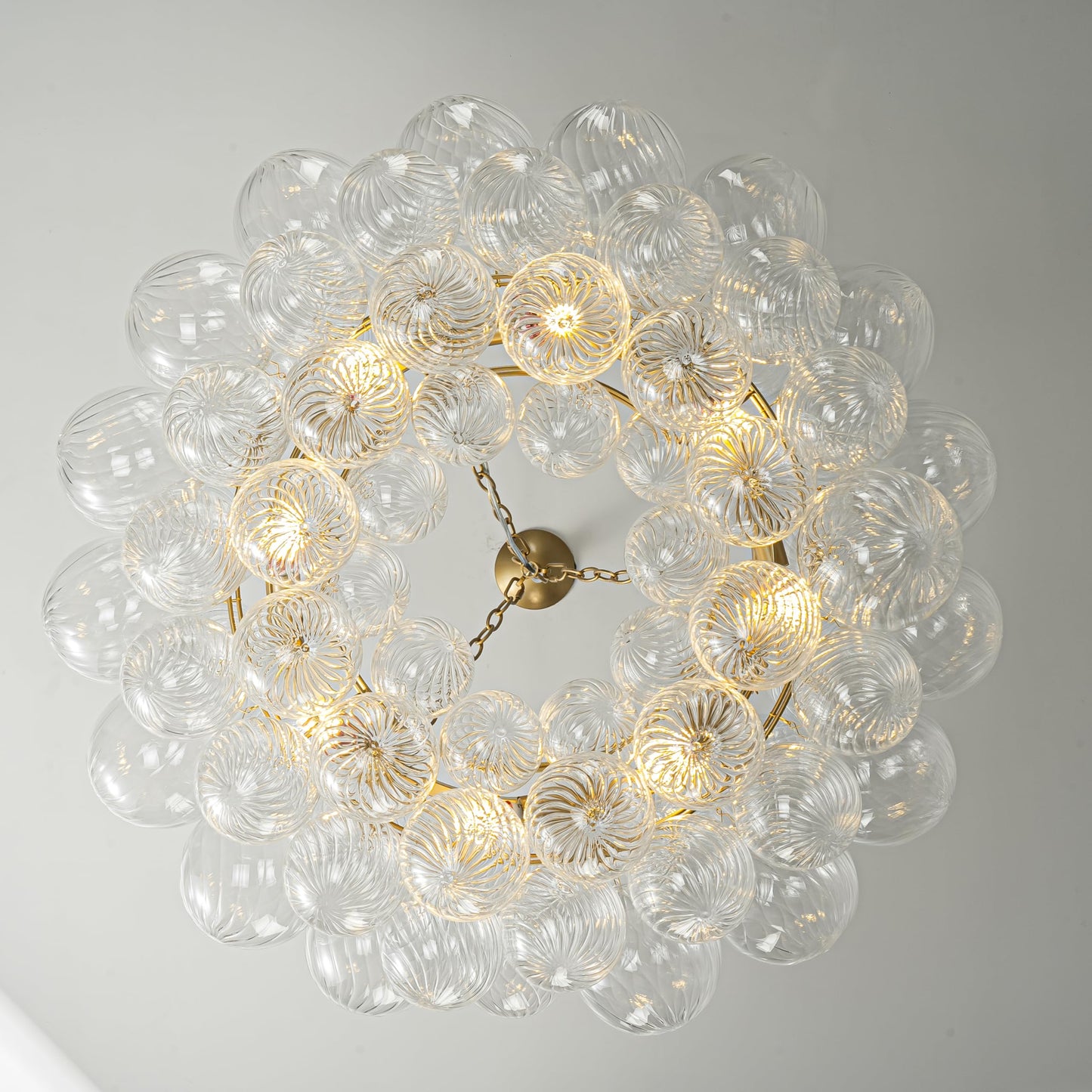 Goldfarbener mehrstufiger Glaskugel-Blasen-Kronleuchter, runder Kronleuchter aus gewirbeltem Glas, klares geblasenes Glas, 8-flammige Pendelleuchte mit 24 Zoll Durchmesser für Schlafzimmer und Restaurant