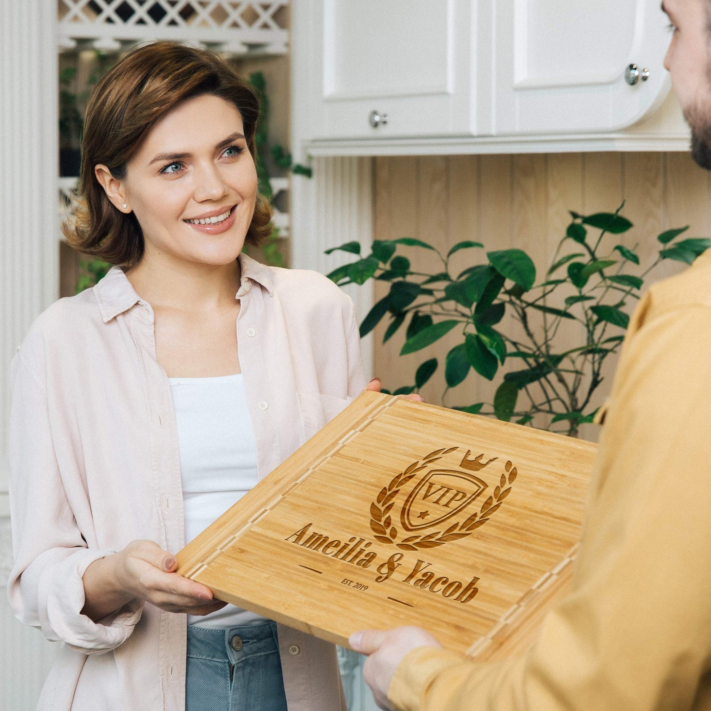 Personalisiertes Walnuss-Schneidebrett mit Untersetzern, Mineralöl und Geschenkverpackung erhältlich – Gestalten Sie Ihr eigenes Schneidebrett, hergestellt in den USA (Design 22, 3. Walnuss 17"x11")