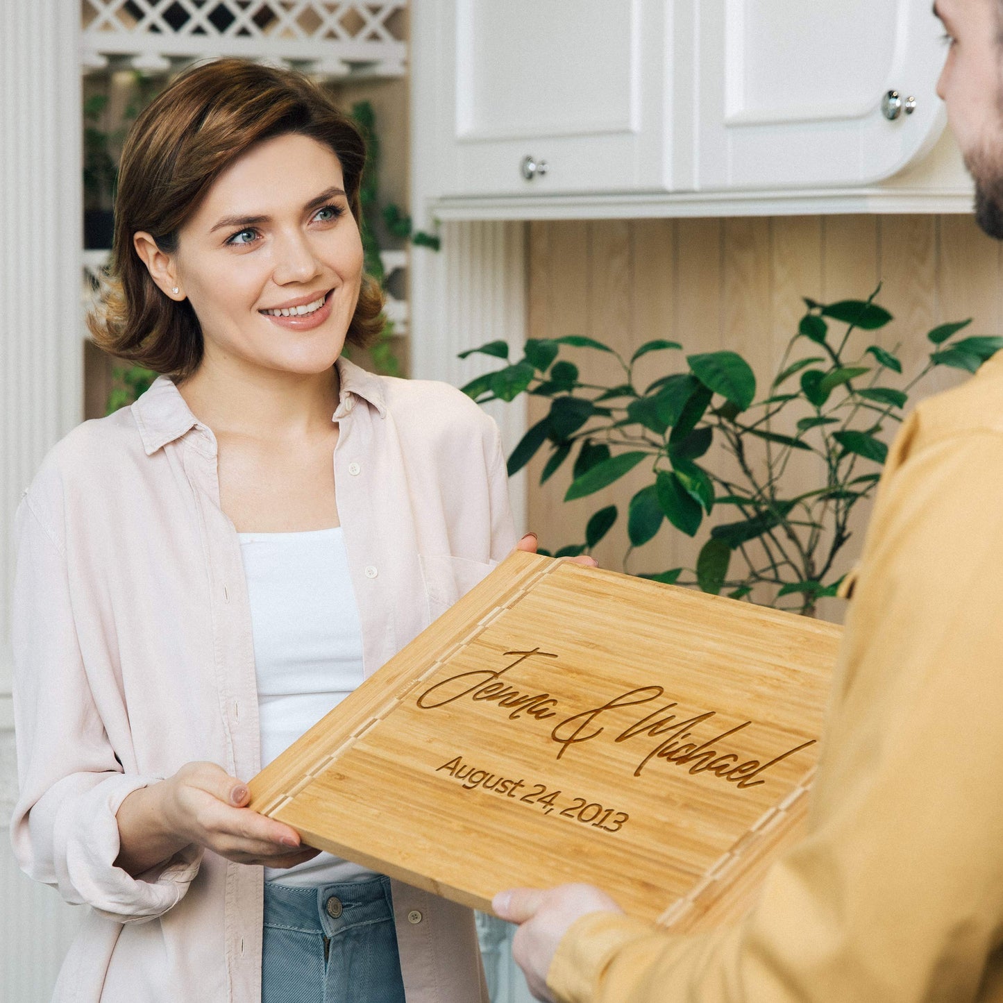 Personalisiertes Walnuss-Schneidebrett mit Untersetzern, Mineralöl und Geschenkverpackung erhältlich – Gestalten Sie Ihr eigenes Schneidebrett, hergestellt in den USA (Design 22, 3. Walnuss 17"x11")