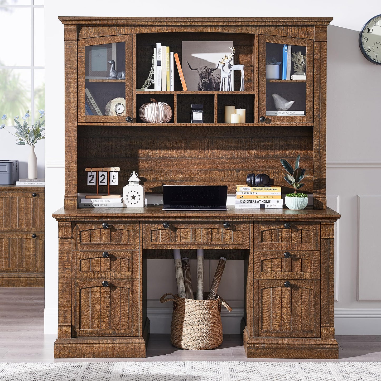 OKD 60-Zoll-Chefschreibtisch mit Schubladen, Home-Office-Schreibtisch im Landhausstil mit Ladestation, Tastaturablage, Aktenschrank-Aufbewahrung, Holz-Computertisch für Arbeit und Studium, Antikweiß