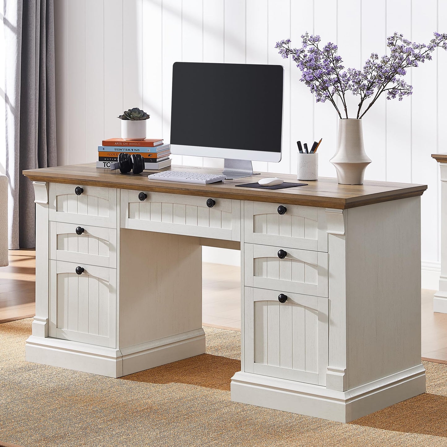 OKD 60-Zoll-Chefschreibtisch mit Schubladen, Home-Office-Schreibtisch im Landhausstil mit Ladestation, Tastaturablage, Aktenschrank-Aufbewahrung, Holz-Computertisch für Arbeit und Studium, Antikweiß