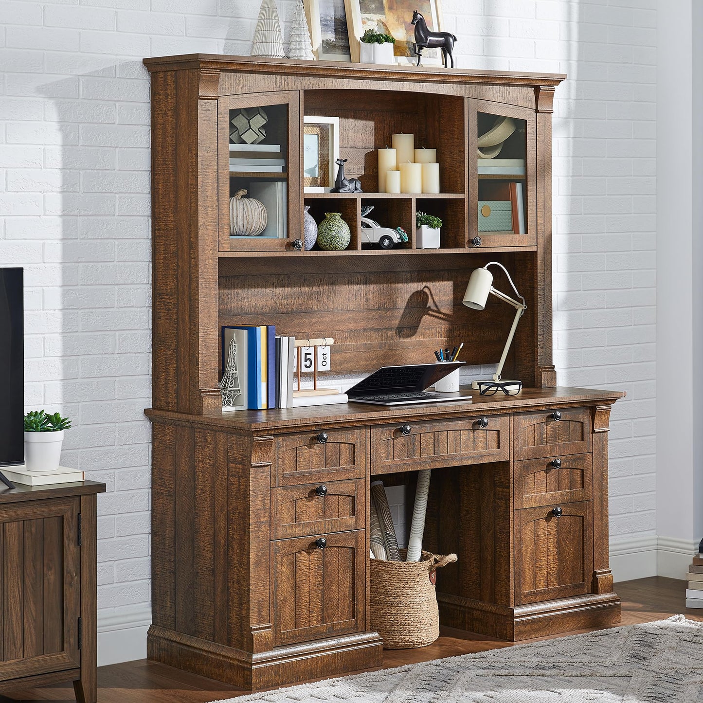 OKD 60-Zoll-Chefschreibtisch mit Schubladen, Home-Office-Schreibtisch im Landhausstil mit Ladestation, Tastaturablage, Aktenschrank-Aufbewahrung, Holz-Computertisch für Arbeit und Studium, Antikweiß