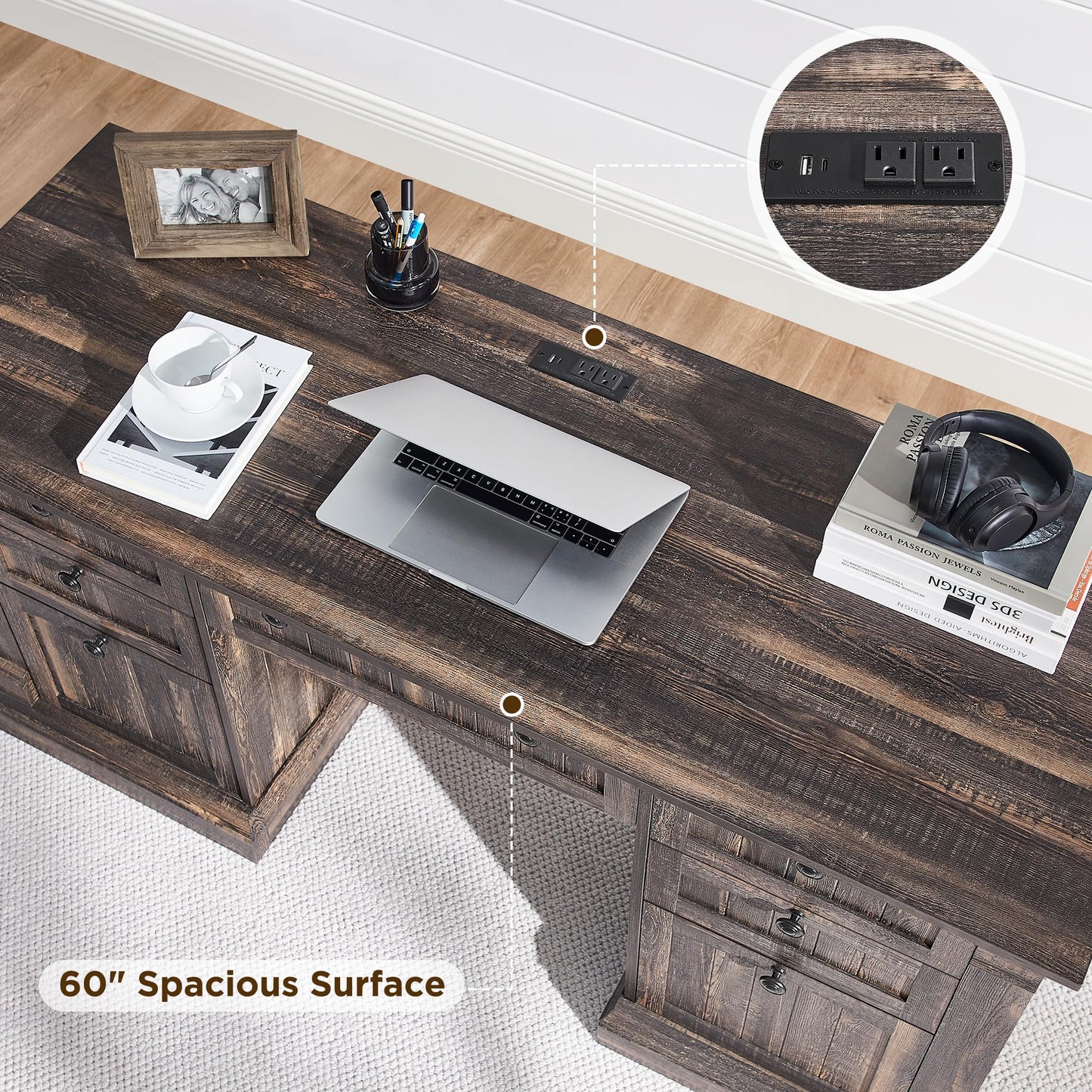 OKD 60-Zoll-Chefschreibtisch mit Schubladen, Home-Office-Schreibtisch im Landhausstil mit Ladestation, Tastaturablage, Aktenschrank-Aufbewahrung, Holz-Computertisch für Arbeit und Studium, Antikweiß