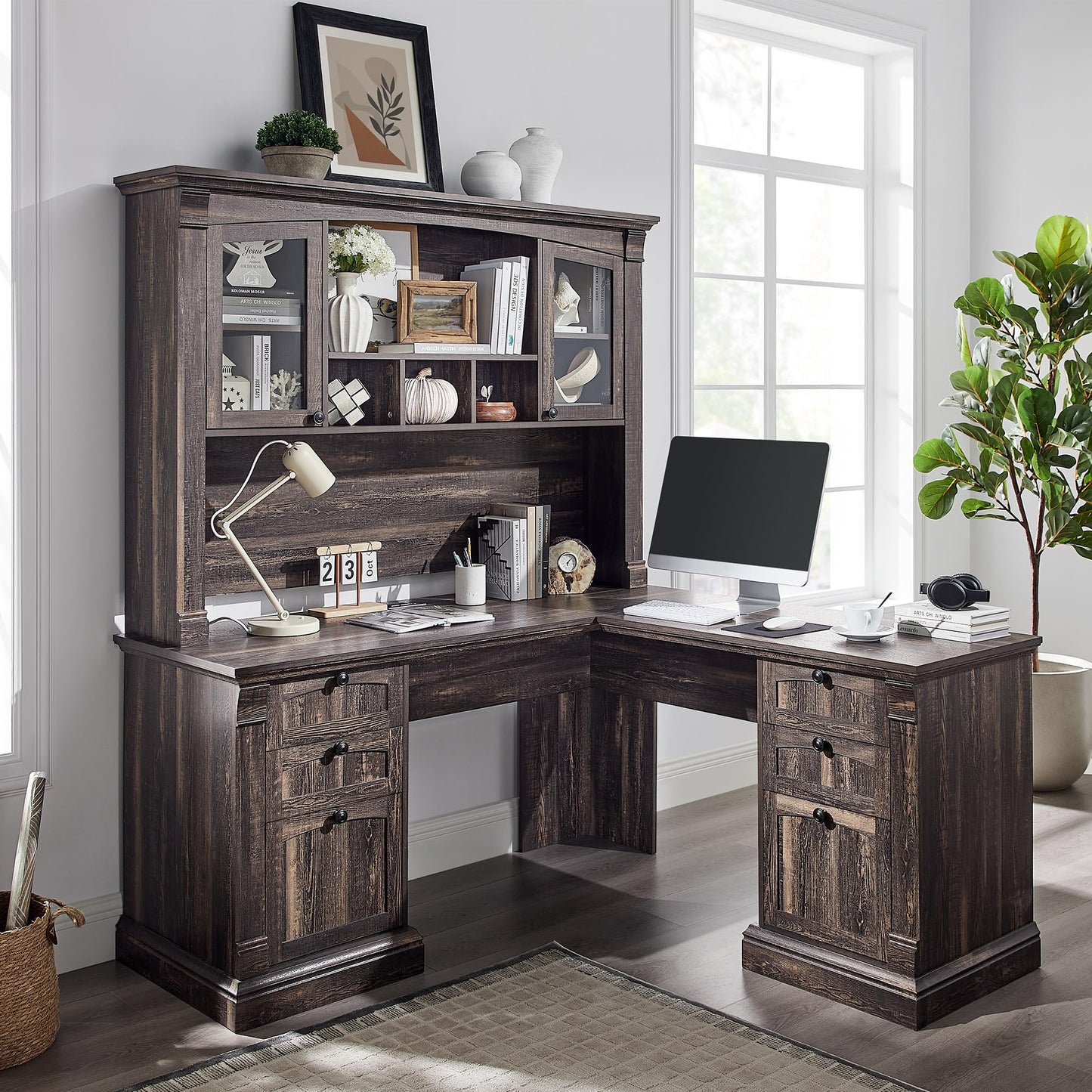 OKD 60-Zoll-Chefschreibtisch mit Schubladen, Home-Office-Schreibtisch im Landhausstil mit Ladestation, Tastaturablage, Aktenschrank-Aufbewahrung, Holz-Computertisch für Arbeit und Studium, Antikweiß