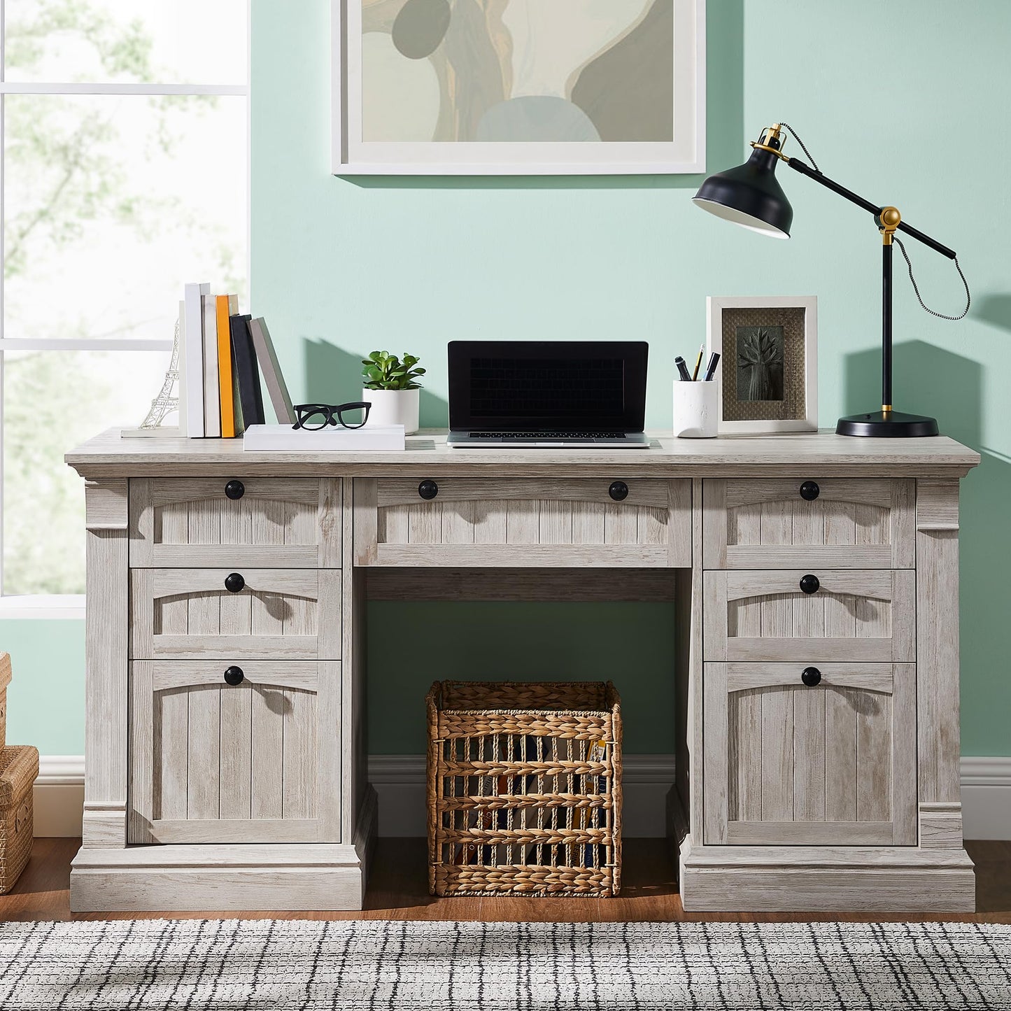 OKD 60-Zoll-Chefschreibtisch mit Schubladen, Home-Office-Schreibtisch im Landhausstil mit Ladestation, Tastaturablage, Aktenschrank-Aufbewahrung, Holz-Computertisch für Arbeit und Studium, Antikweiß