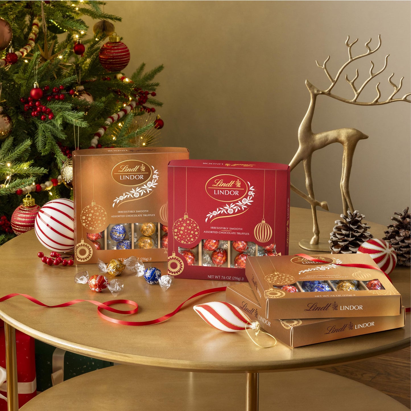 Lindt LINDOR Milk Chocolate Candy Truffles, Milk Chocolate with Smooth, Melting Truffle Center, 25.4 oz., 60 Count